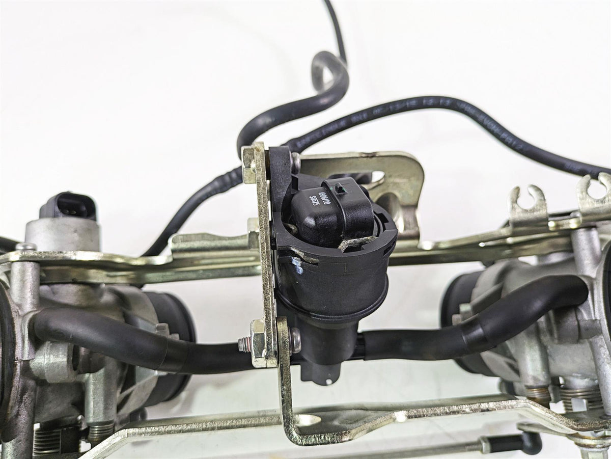 2016 Moto Guzzi Stelvio 1200 8V NTX Throttle Body Fuel Injection Set 880270 {{ shop.shopifyCountryName }} - Mototech271