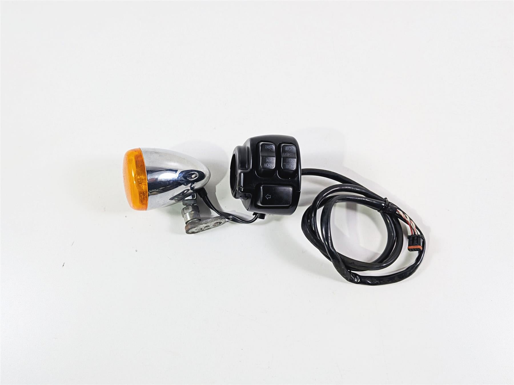 2014 Harley FXDL Dyna Low Rider Left Hand Control Switch + Blinker 72945-12A {{ shop.shopifyCountryName }} - Mototech271