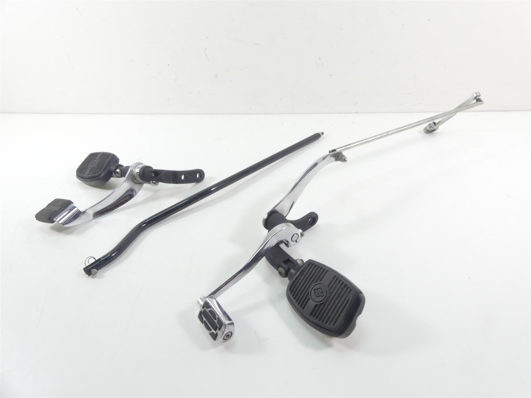 2013 Harley FXDWG Dyna Wide Glide Front Rider Forward Foot Controls 33693-03 {{ shop.shopifyCountryName }} - Mototech271