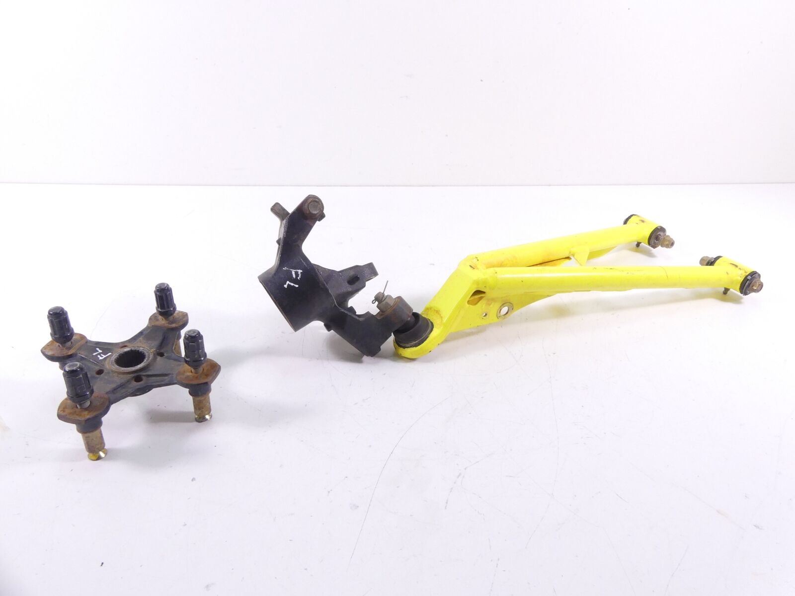 2018 Can-Am Maverick 1000R XMR Front Left Upper Control Arm & Spindle 706202935 | Mototech271
