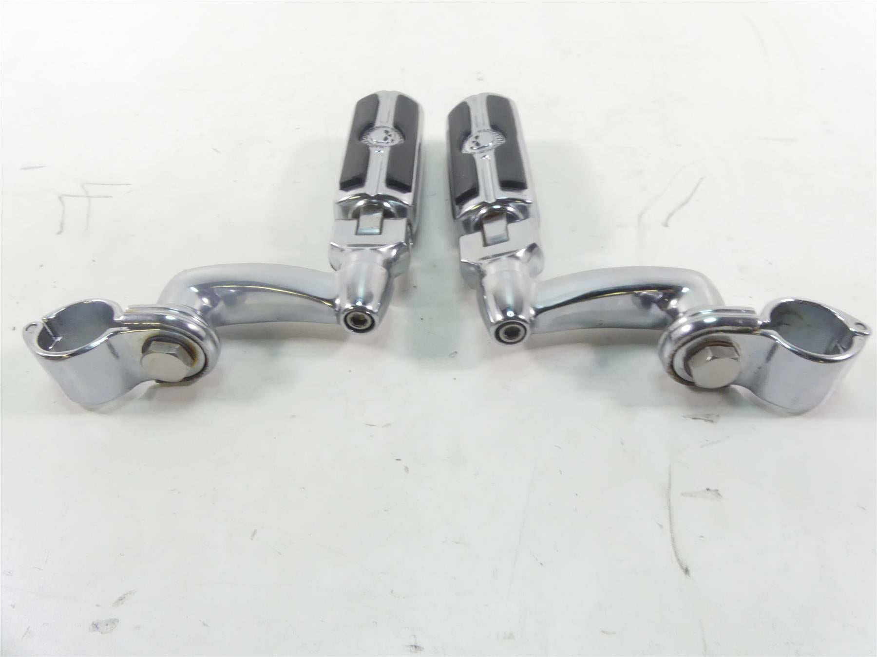 2010 Harley Touring FLHX Street Glide Willie G Skull Highway Foot Pegs & Mounts {{ shop.shopifyCountryName }} - Mototech271