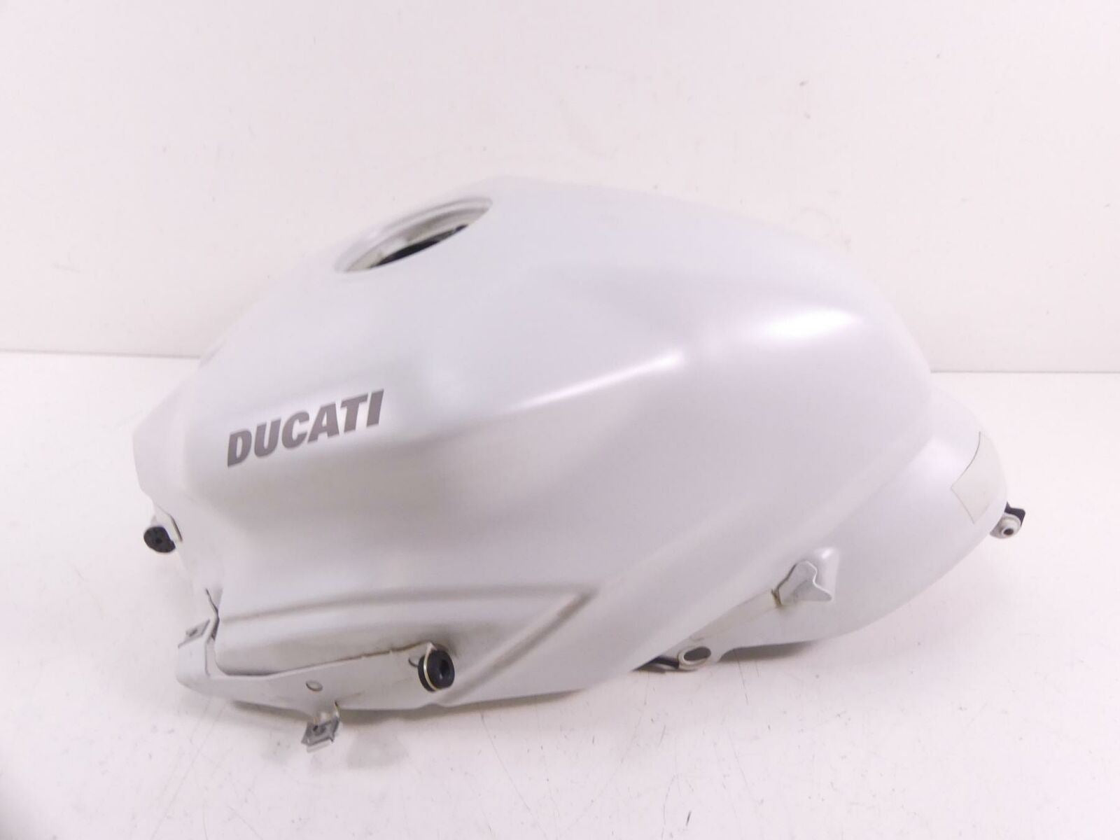 2019 Ducati Supersport 939 S Fuel Gas Petrol Tank Reservoir - Nice 58612531BW {{ shop.shopifyCountryName }} - Mototech271