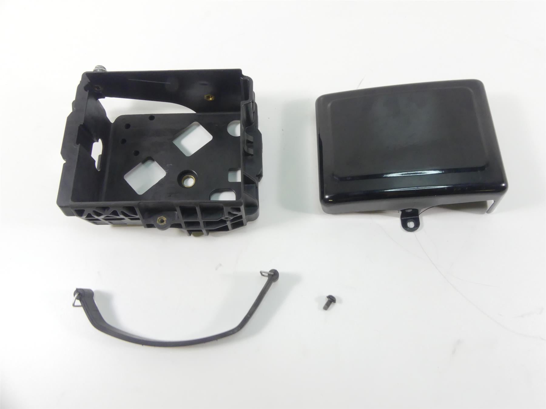 2017 Harley Dyna FXDB Street Bob Battery Carrier Tray & Cover 70379-06