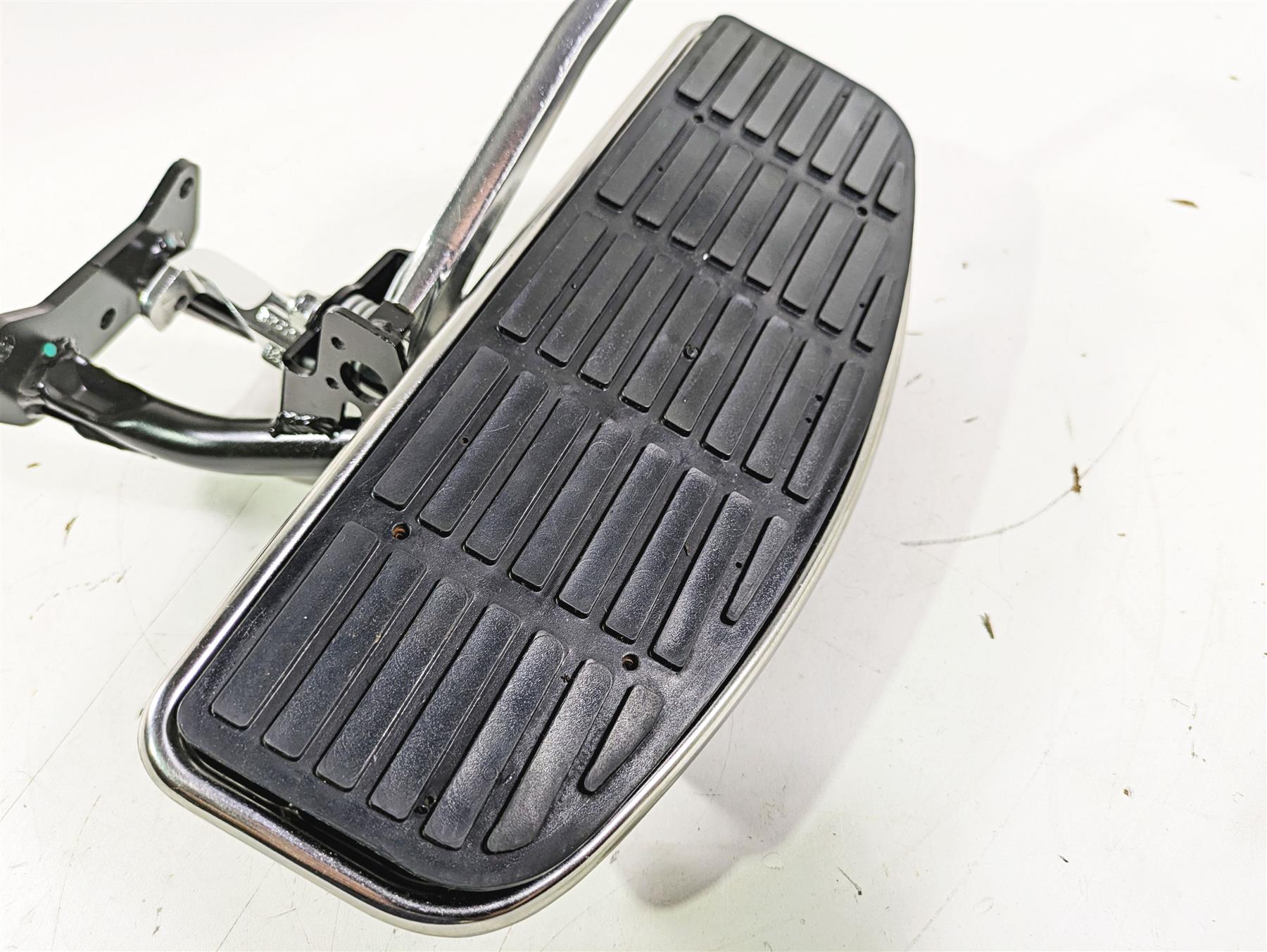 2014 Moto Guzzi California 1400 Touring Right Floorboard & Brake Pedal 887302 {{ shop.shopifyCountryName }} - Mototech271