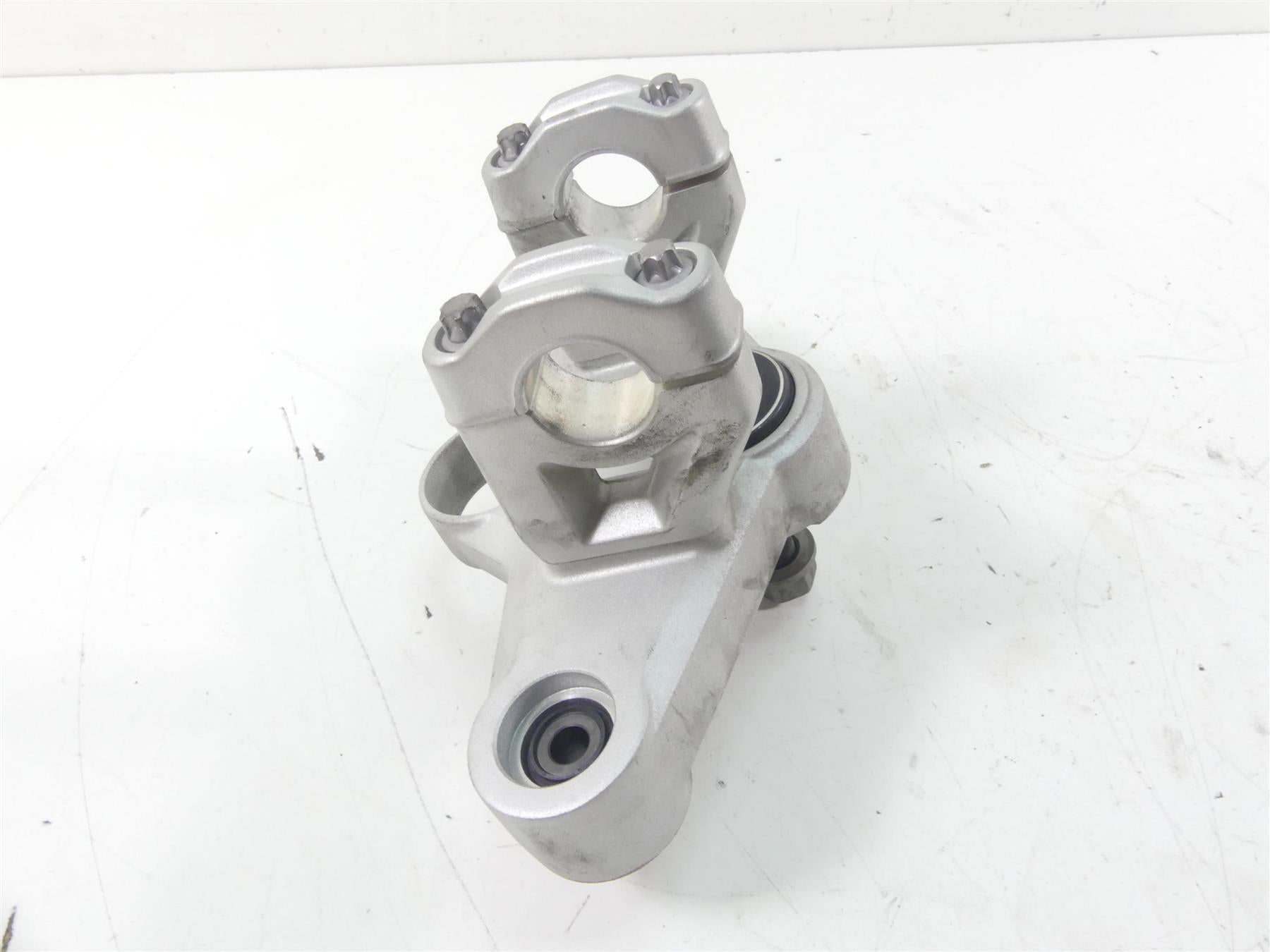 2008 BMW R1200GS K25 Upper Triple Tree Steering Clamp 31427718170 {{ shop.shopifyCountryName }} - Mototech271