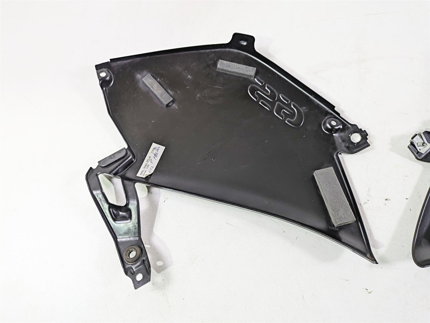 2009 BMW R1200GS K255 Adv Tank Trim Between Leg Side Cover Set -Read 46637698234 {{ shop.shopifyCountryName }} - Mototech271