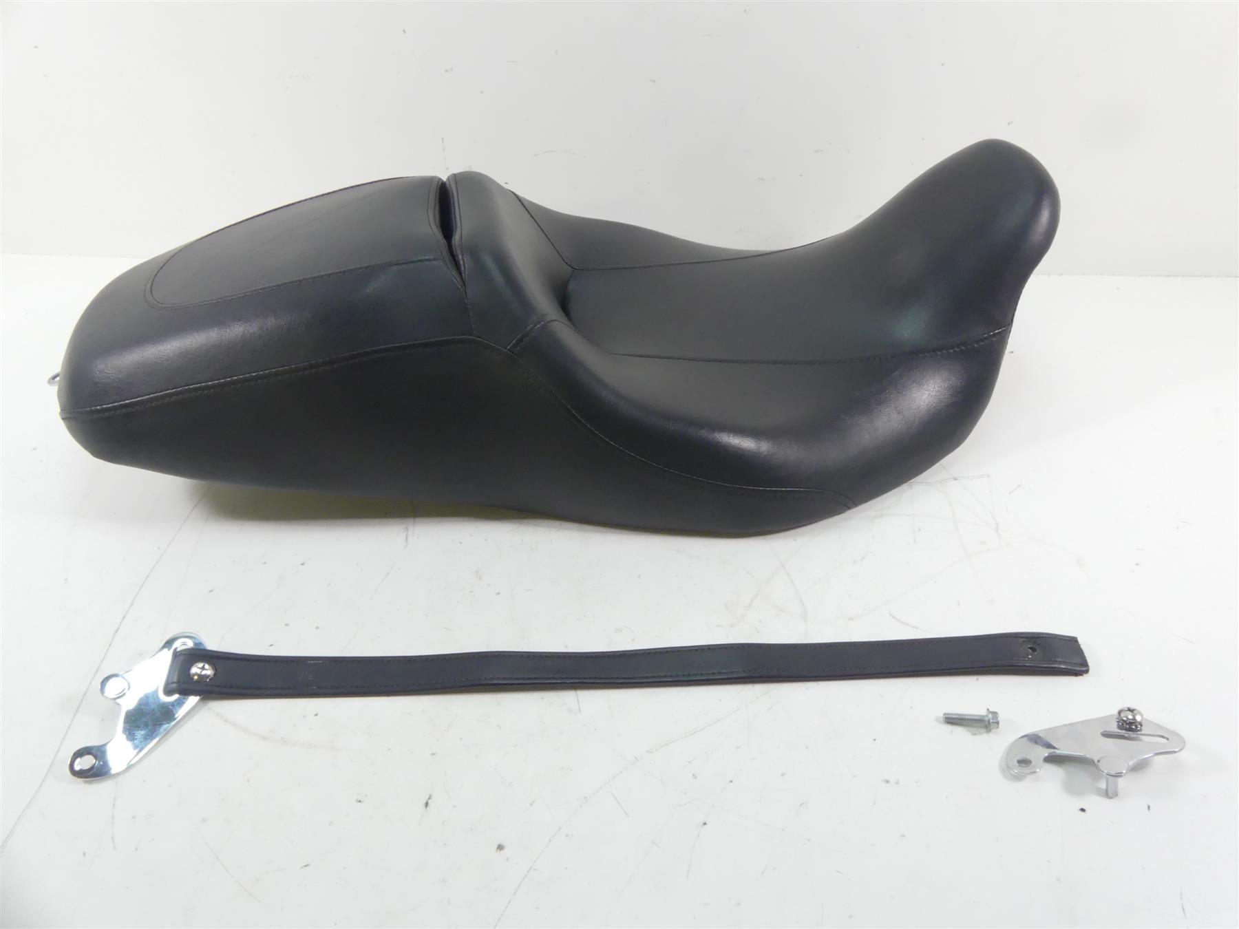2014 Harley Touring FLHX Street Glide Seat Saddle - No Tears 52320-11