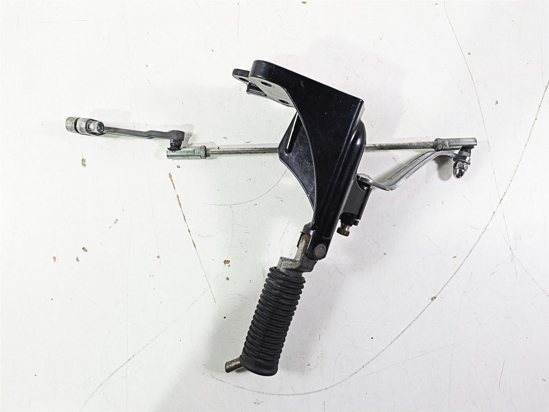 2009 Harley FXCWC Softail Rocker Left Front Foot Peg Shifter Parts Set 33683-07A {{ shop.shopifyCountryName }} - Mototech271