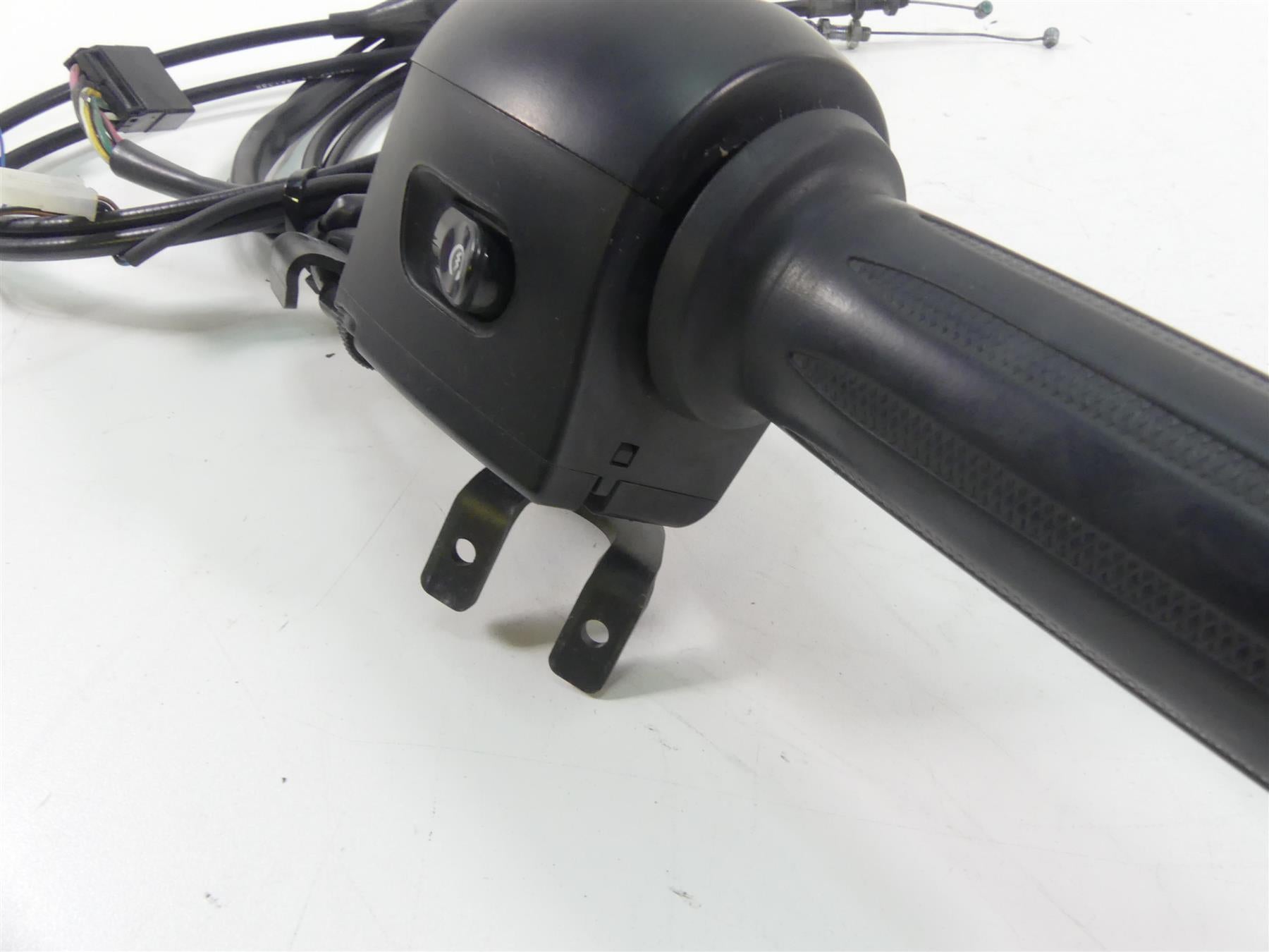 2015 Victory Cross Country Tour Heated Grips + Right Control Switch Set 4011357 {{ shop.shopifyCountryName }} - Mototech271