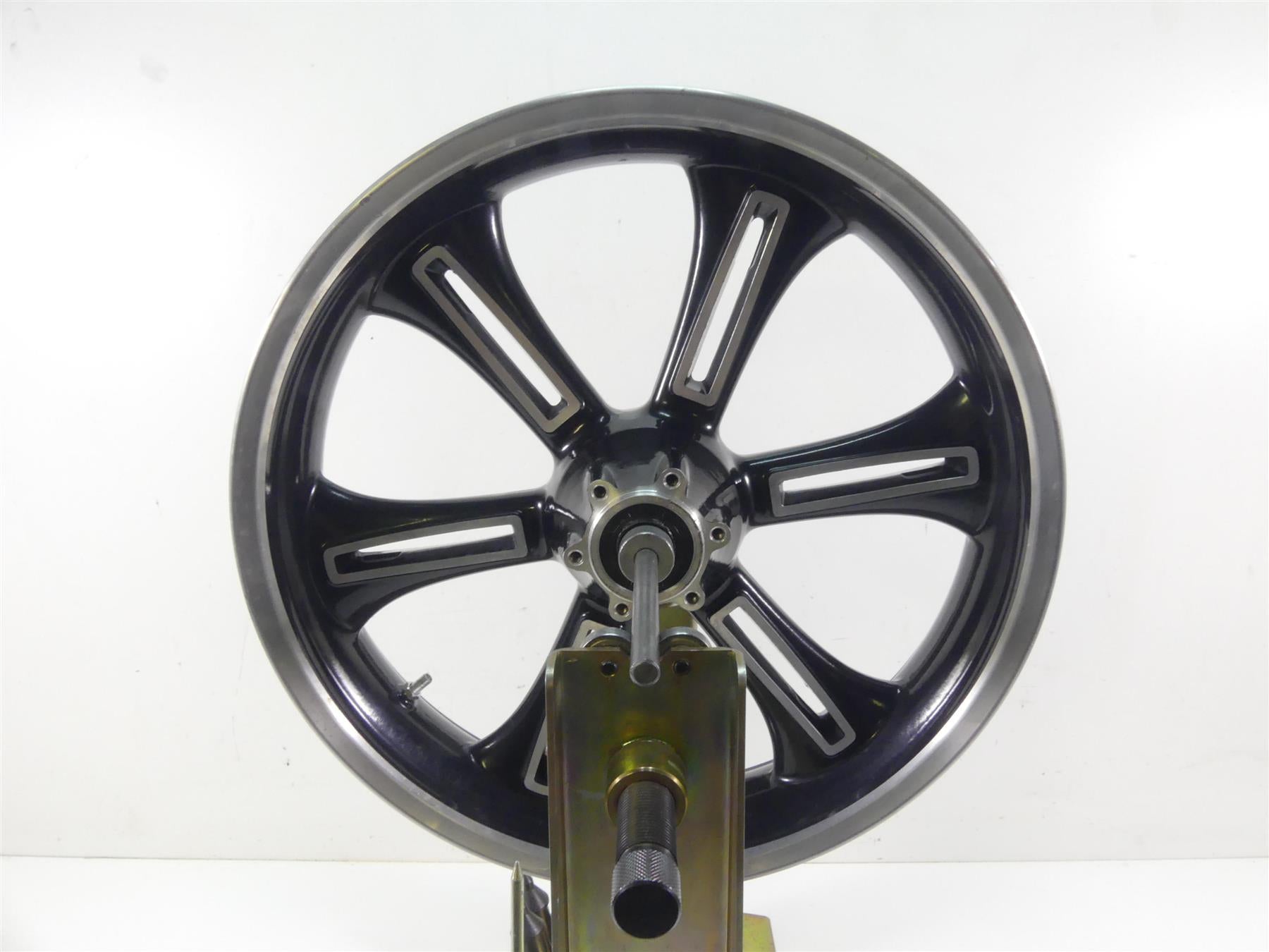 2015 Victory Cross Country Tour 18x3.5 Front Cast Wheel Rim 1521383 {{ shop.shopifyCountryName }} - Mototech271