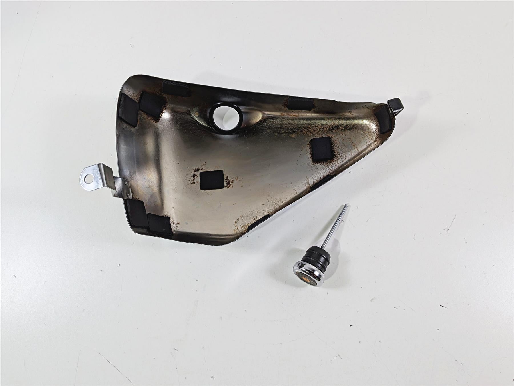 1995 Harley XL883 Sportster Hugger Chrome Oil Tank Cover & Dipstick {{ shop.shopifyCountryName }} - Mototech271