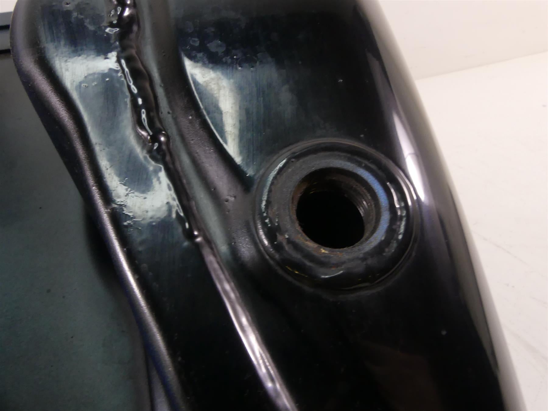 2011 Harley Touring FLTRX Road Glide Fuel Gas Petrol Tank - No Dents 61356-08 {{ shop.shopifyCountryName }} - Mototech271