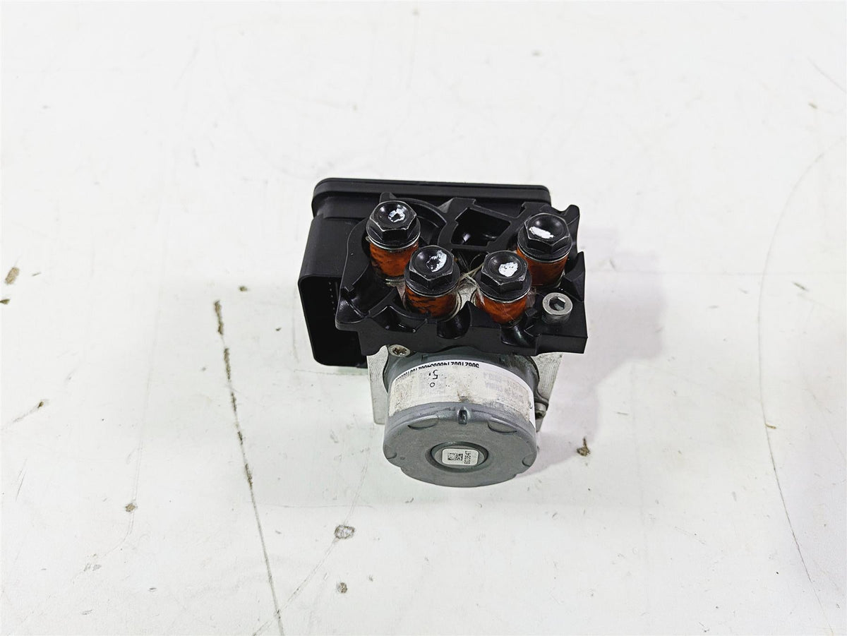 2019 Triumph Speed Triple RS 1050 Abs Brake Pump Module Unit T2029204 {{ shop.shopifyCountryName }} - Mototech271