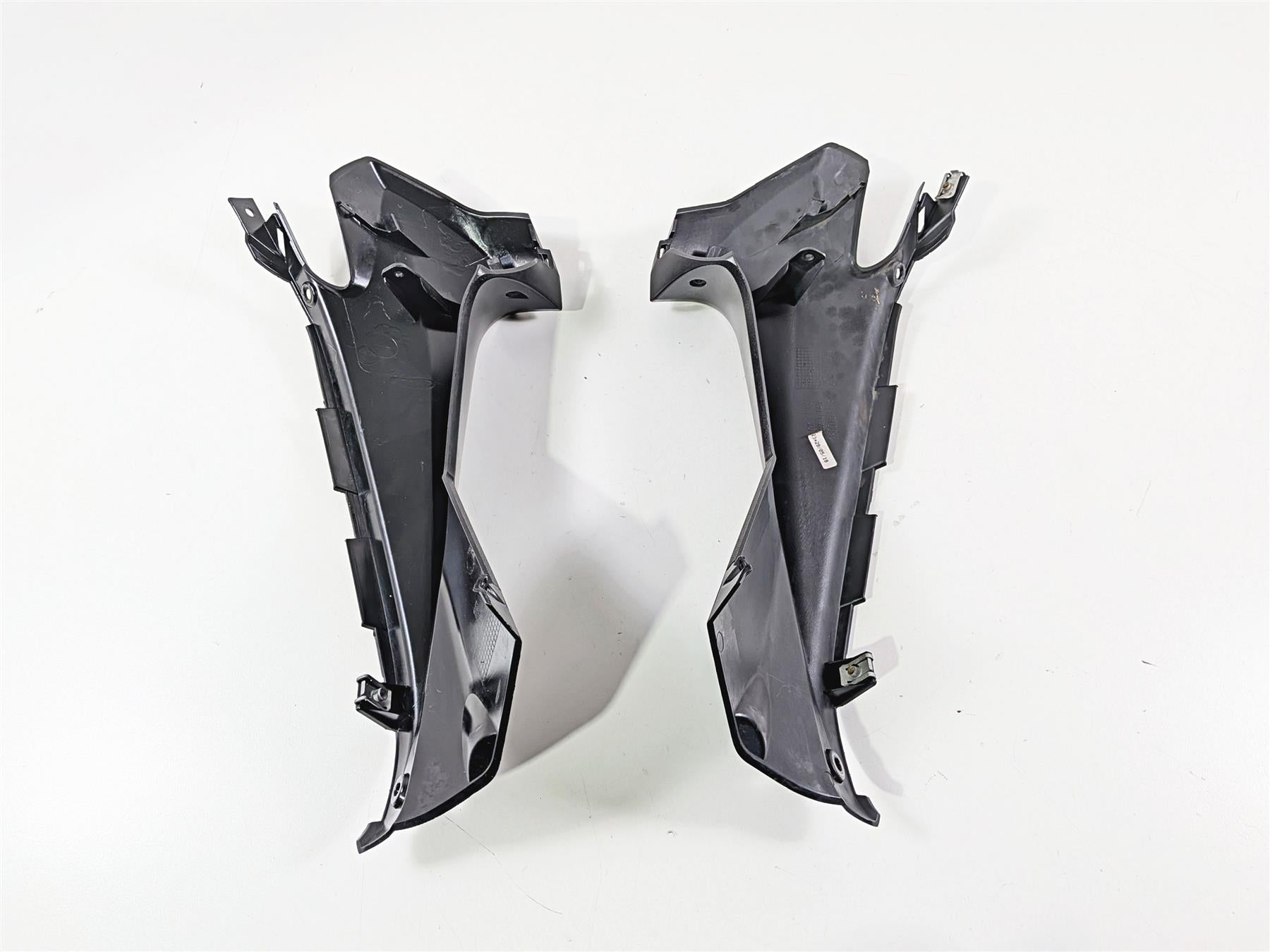 2018 Aprilia RSV4 RR Air Intake Cover Fairing Set 2B001541000XN6 2B001540000XN6 {{ shop.shopifyCountryName }} - Mototech271