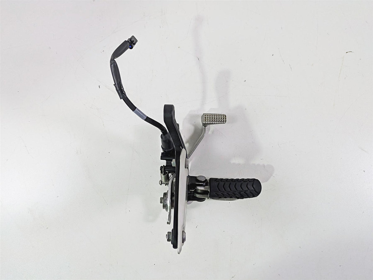 2020 Kawasaki Z900 ZR900 Right Footpeg & Brake Pedal Set - Read 35063-1442-18R {{ shop.shopifyCountryName }} - Mototech271