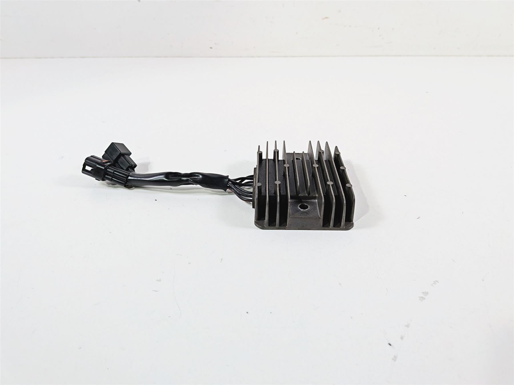 2005 Suzuki VZ800 M50 Boulevard Rectifier Voltage Regulator 32800-47H00 {{ shop.shopifyCountryName }} - Mototech271