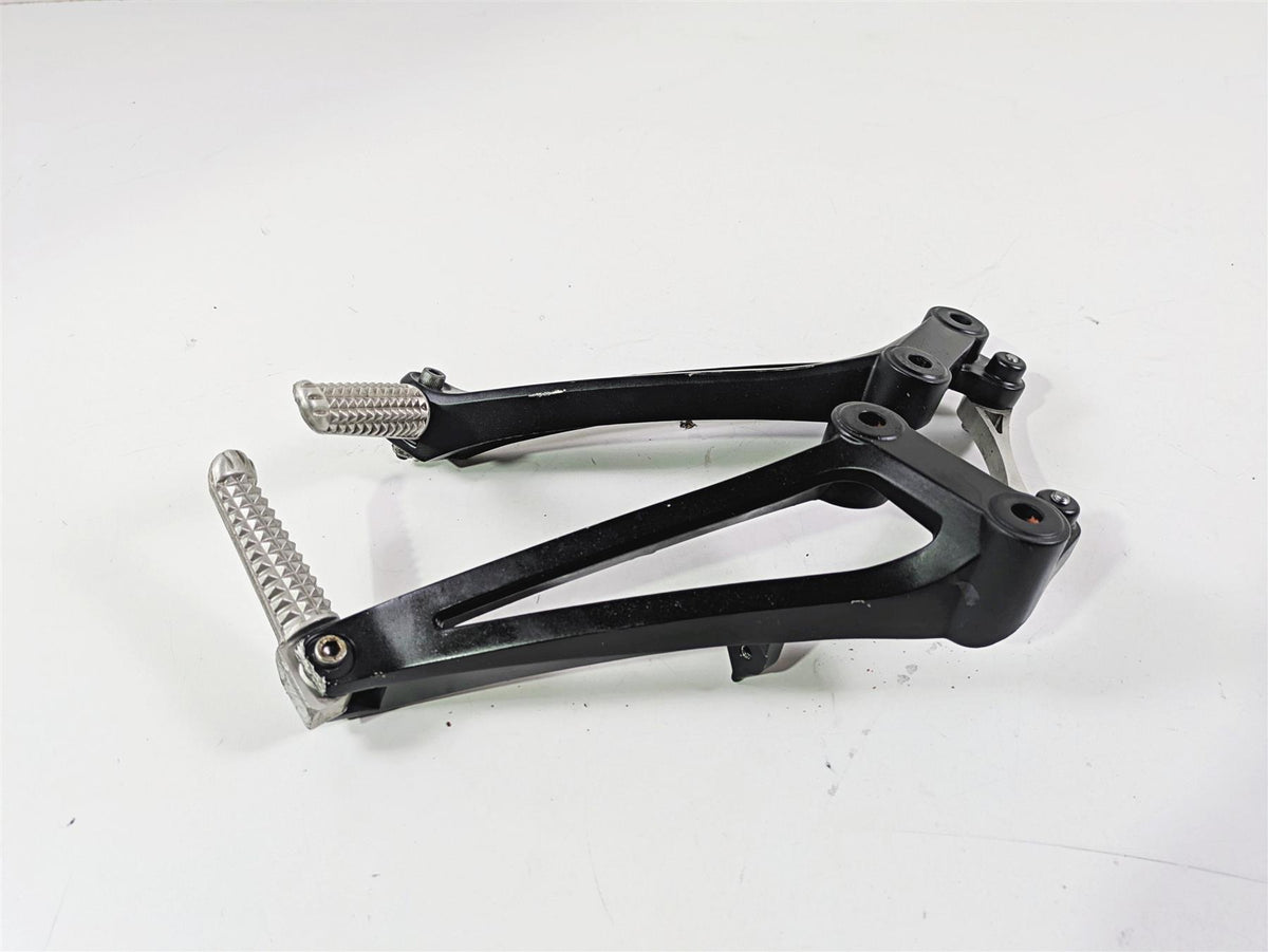 2014 Yamaha YZFR1 R1 RN22 Rear Passenger Footpeg Set 14B-2741L-10 14B-2742L-10 {{ shop.shopifyCountryName }} - Mototech271