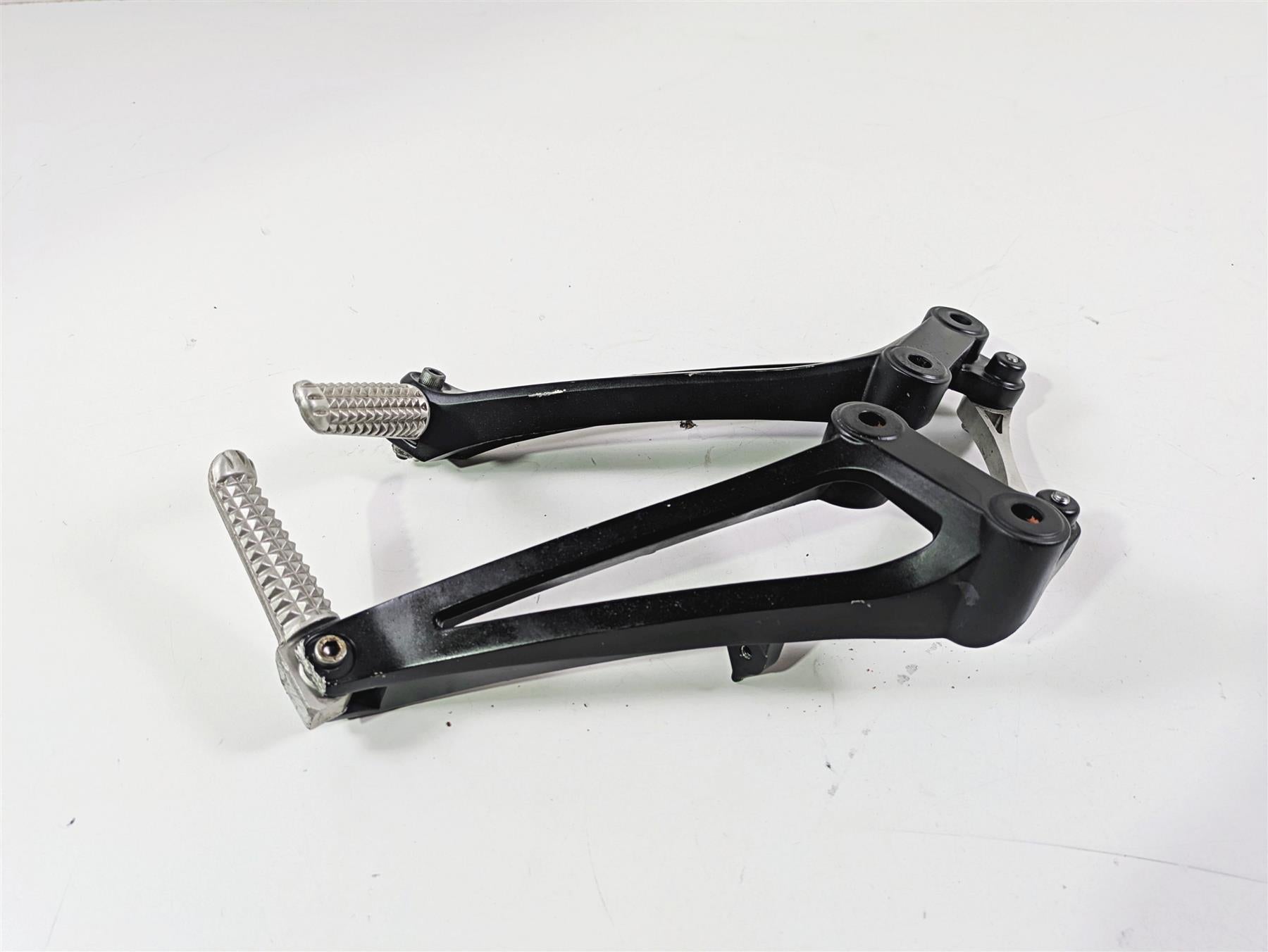 2014 Yamaha YZFR1 R1 RN22 Rear Passenger Footpeg Set 14B-2741L-10 14B-2742L-10 {{ shop.shopifyCountryName }} - Mototech271