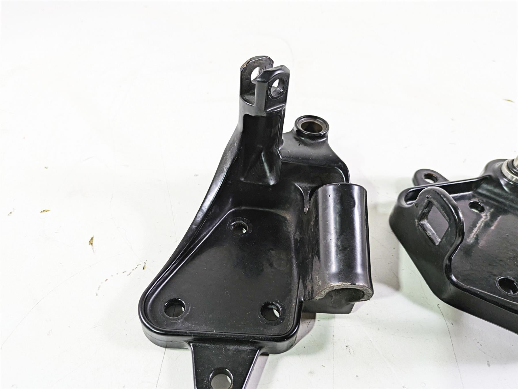 2003 Harley Softail FXSTDI Deuce 100th Front Footpeg Mounts 33683-00 42507-00B {{ shop.shopifyCountryName }} - Mototech271