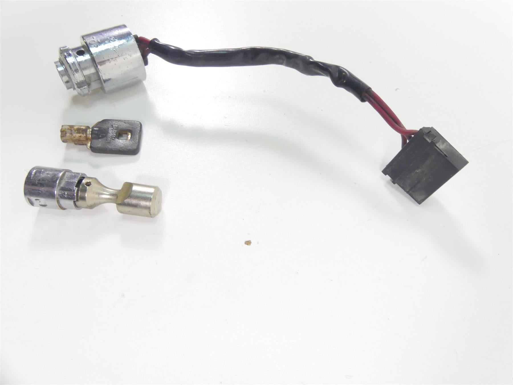 1999 Harley Dyna FXDS Convertible Ignition Switch Steering Lock Key Set 71421-94 {{ shop.shopifyCountryName }} - Mototech271
