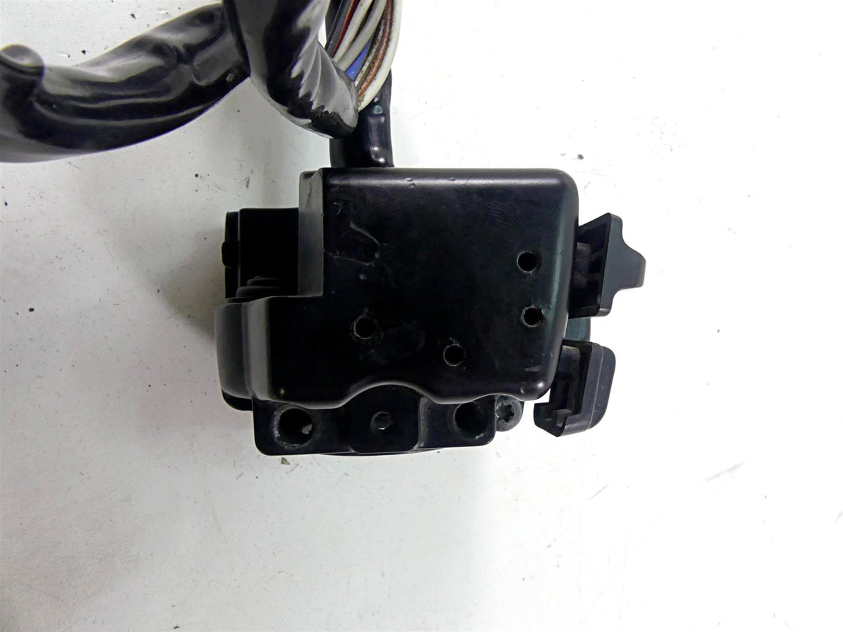 2004 Harley Touring FLHTCUI Electra Glide Right Hand Control Switch 71683-06A {{ shop.shopifyCountryName }} - Mototech271