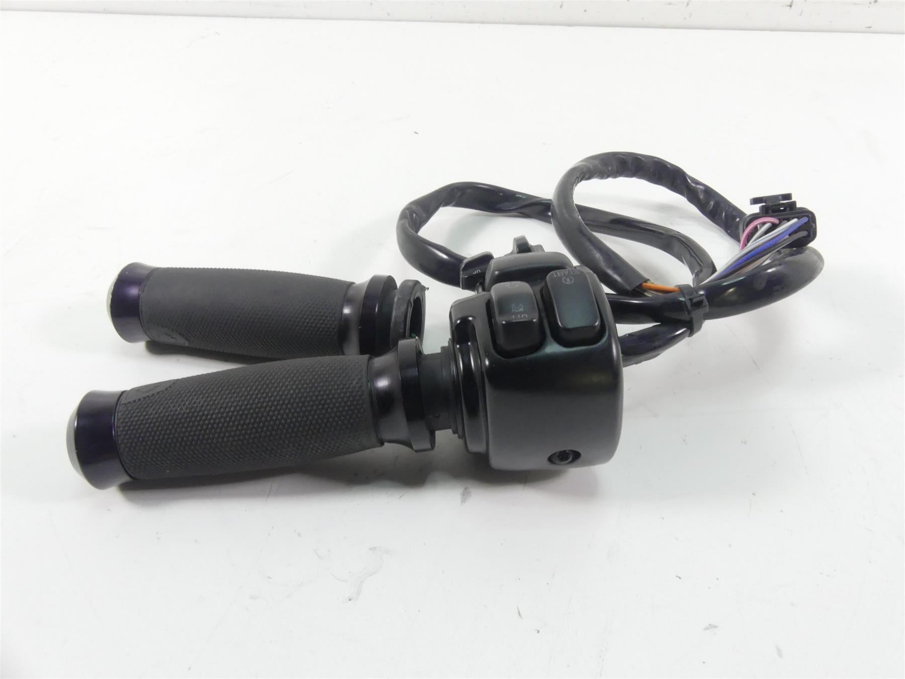 2013 Harley Touring FLTRX Road Glide Right Hand Cruise Control Switch 71684-06A {{ shop.shopifyCountryName }} - Mototech271