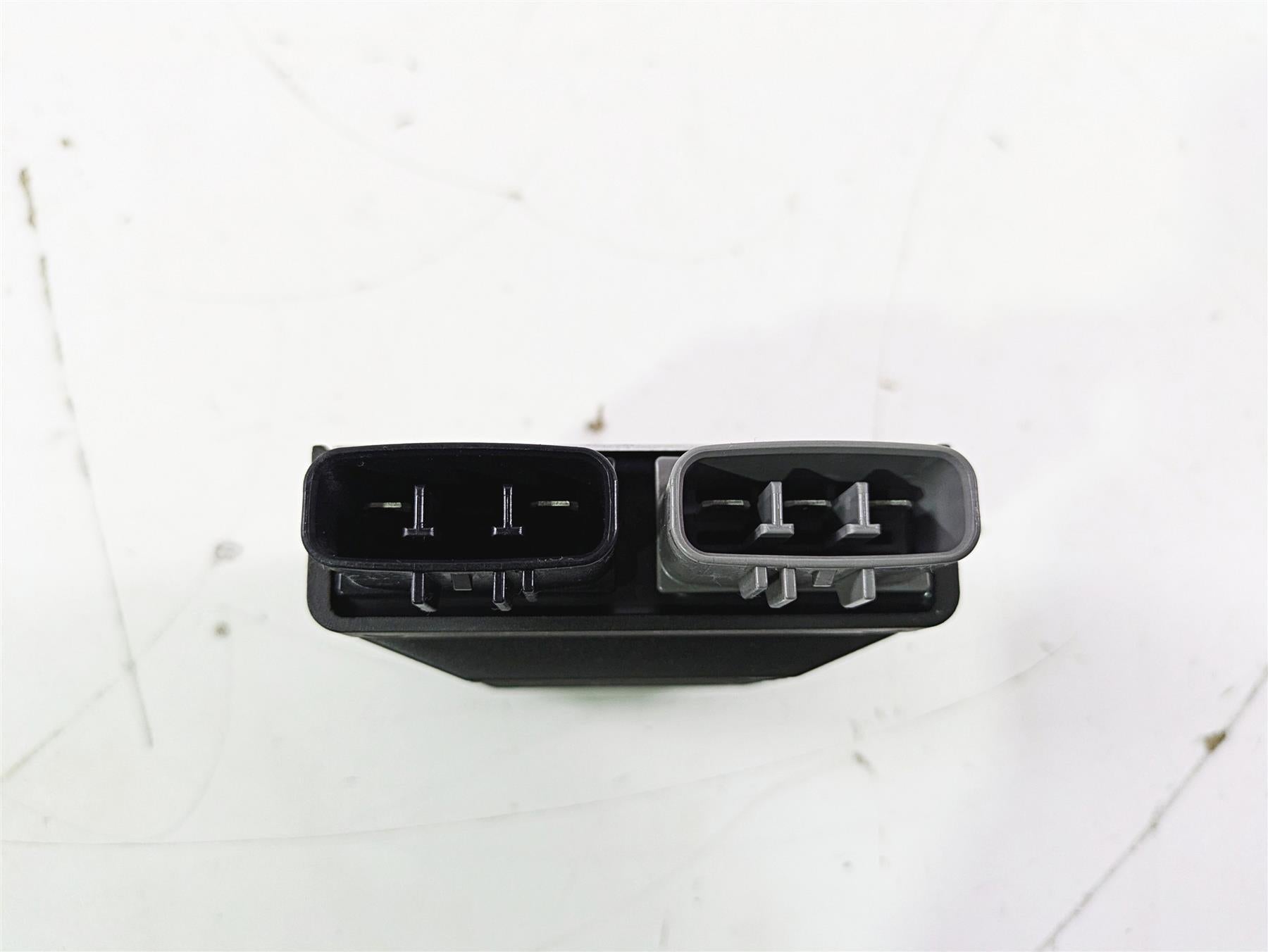2019 Triumph Speed Triple RS 1050 Rectifier Voltage Regulator T1300675 FH020AA {{ shop.shopifyCountryName }} - Mototech271