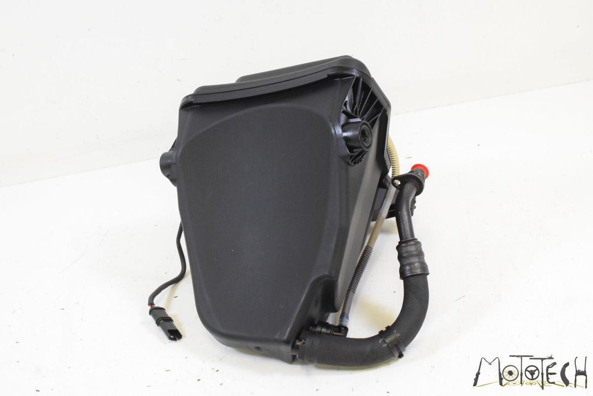 2011 BMW K1300S K1300 S K40 Oil Tank Reservoir Assembly 17218529840 {{ shop.shopifyCountryName }} - Mototech271