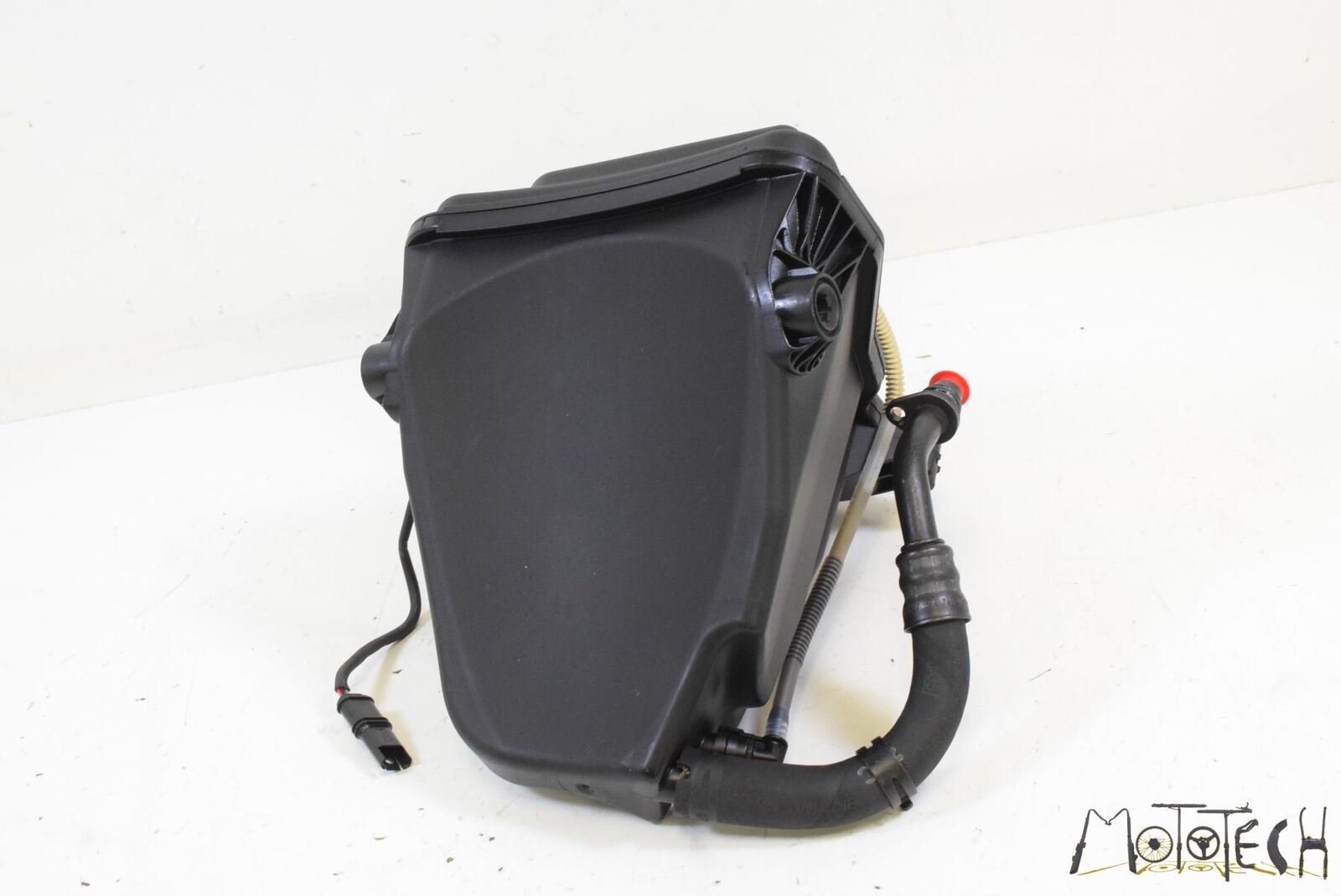 2011 BMW K1300S K1300 S K40 Oil Tank Reservoir Assembly 17218529840 {{ shop.shopifyCountryName }} - Mototech271