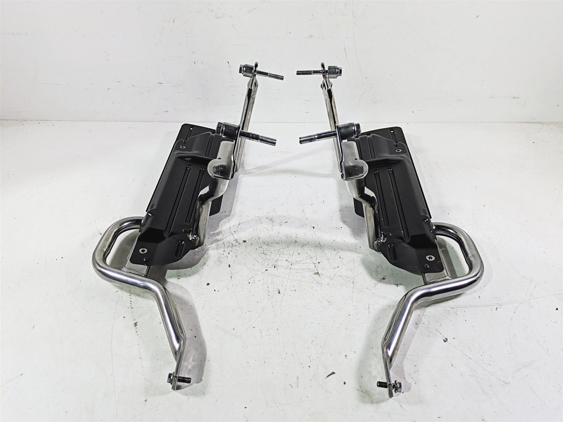 1998 Honda GL1500 Valkyrie Tour Saddlebag Rack Panier Holder Set 84250-MZ0-700 {{ shop.shopifyCountryName }} - Mototech271
