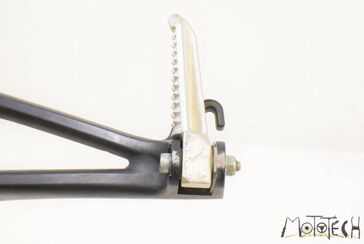 2012 Yamaha YZFR6 YZF R6 Rear Passenger Footpeg Foot Peg SET 2C0-2742L-10-00 {{ shop.shopifyCountryName }} - Mototech271