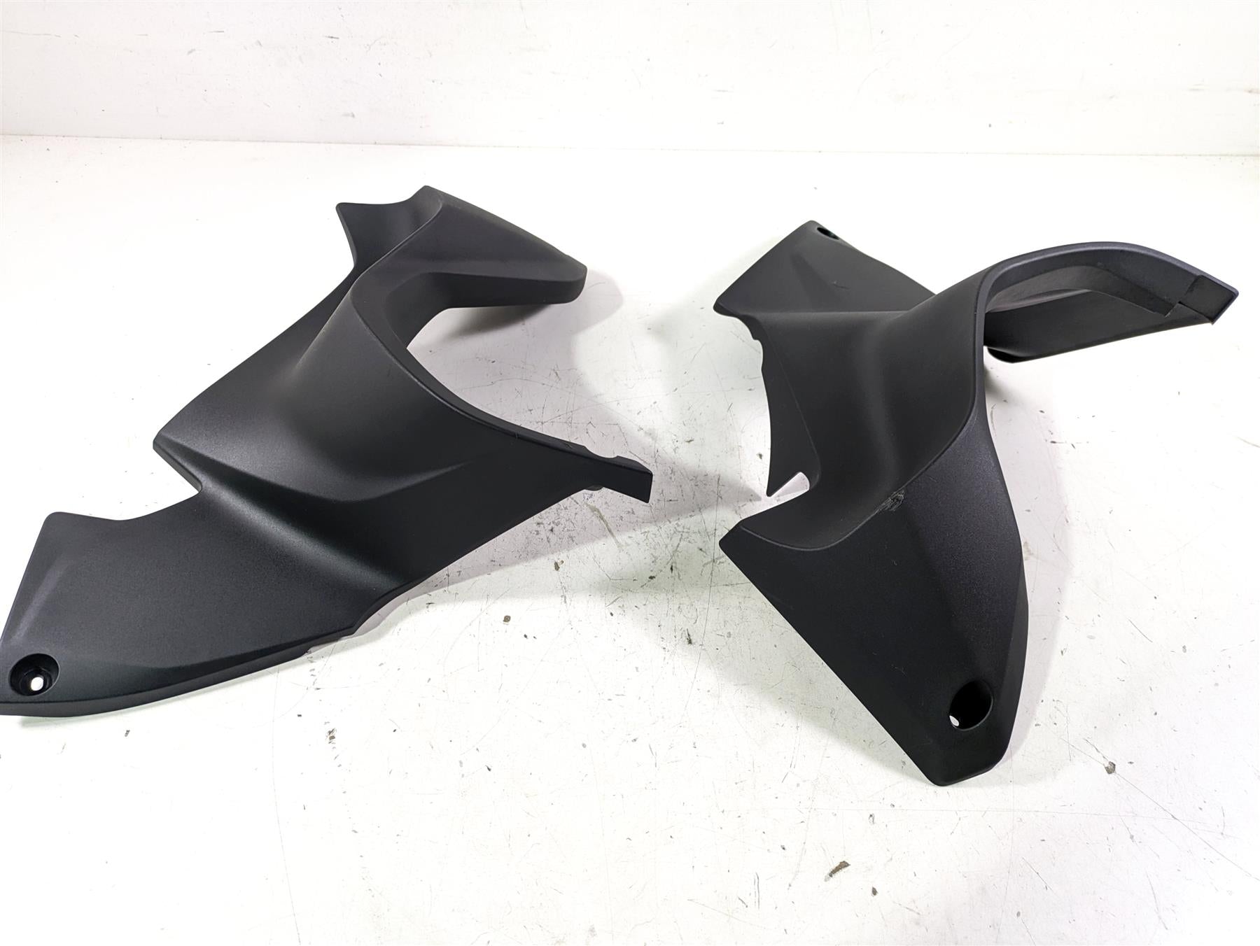 2022 BMW R1250 RT K052 Lower Rear Engine Cover Fairing Set 46639443405 {{ shop.shopifyCountryName }} - Mototech271