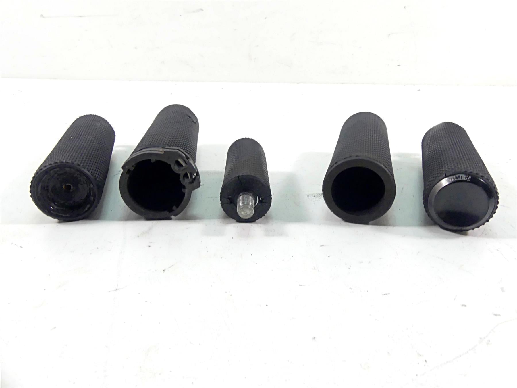 2011 Harley Softail FXS Blackline Arlen Ness Fusion Foot Peg Grip Set 55-0038 {{ shop.shopifyCountryName }} - Mototech271