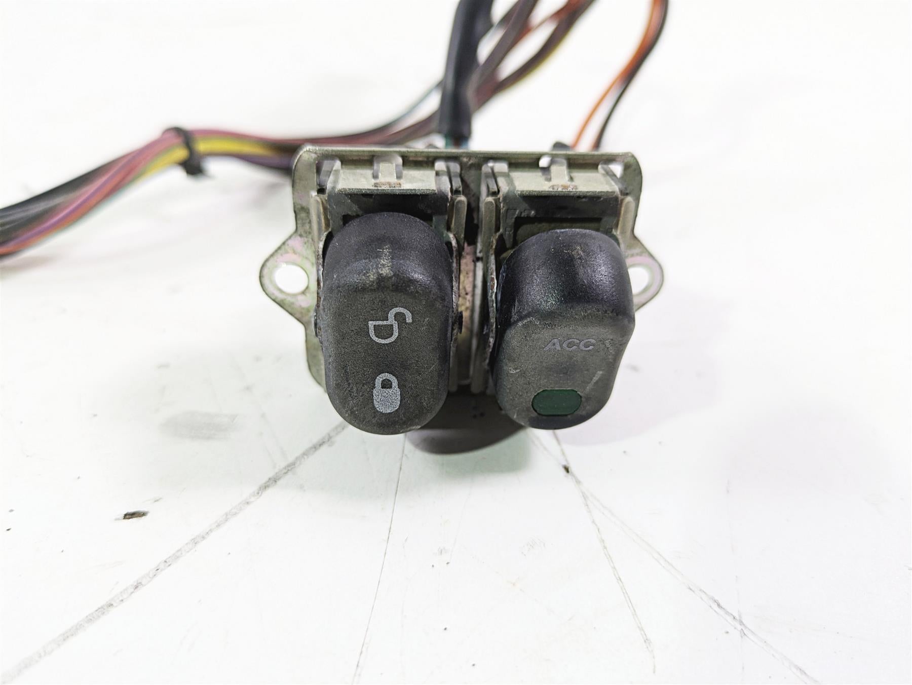 2007 Harley Touring FLHTCU SE CVO E-Glide Auxiliary Switch Set 70290-07 {{ shop.shopifyCountryName }} - Mototech271
