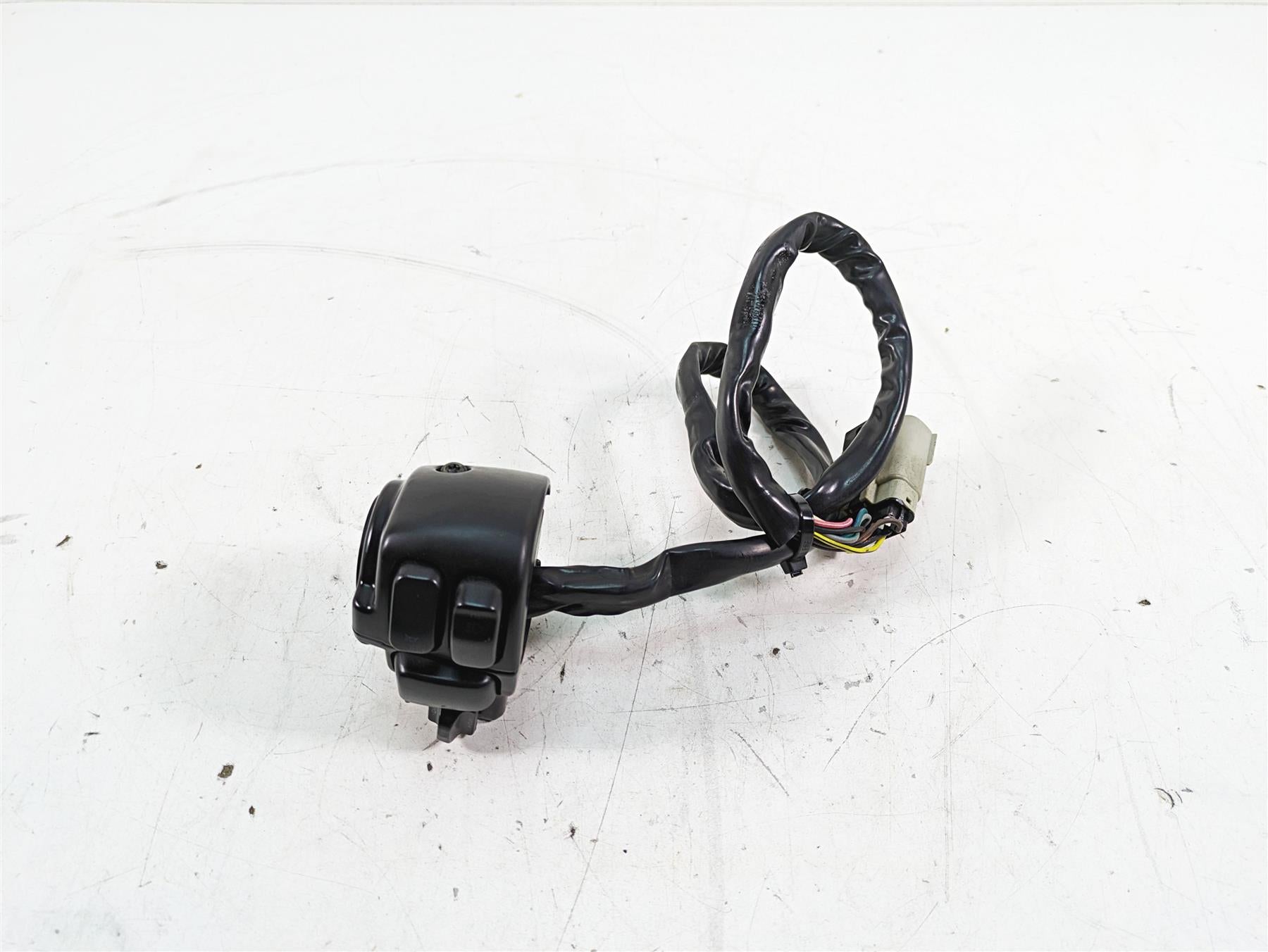 2008 Harley FLHTCU Electra Glide Left Hand Control Switch - Read 71682-06A {{ shop.shopifyCountryName }} - Mototech271