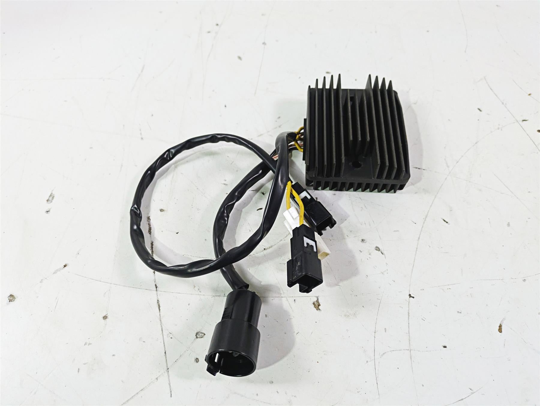 2005 Kawasaki ZX12R Ninja Rectifier Voltage Regulator SH689CB 21066-0007 {{ shop.shopifyCountryName }} - Mototech271