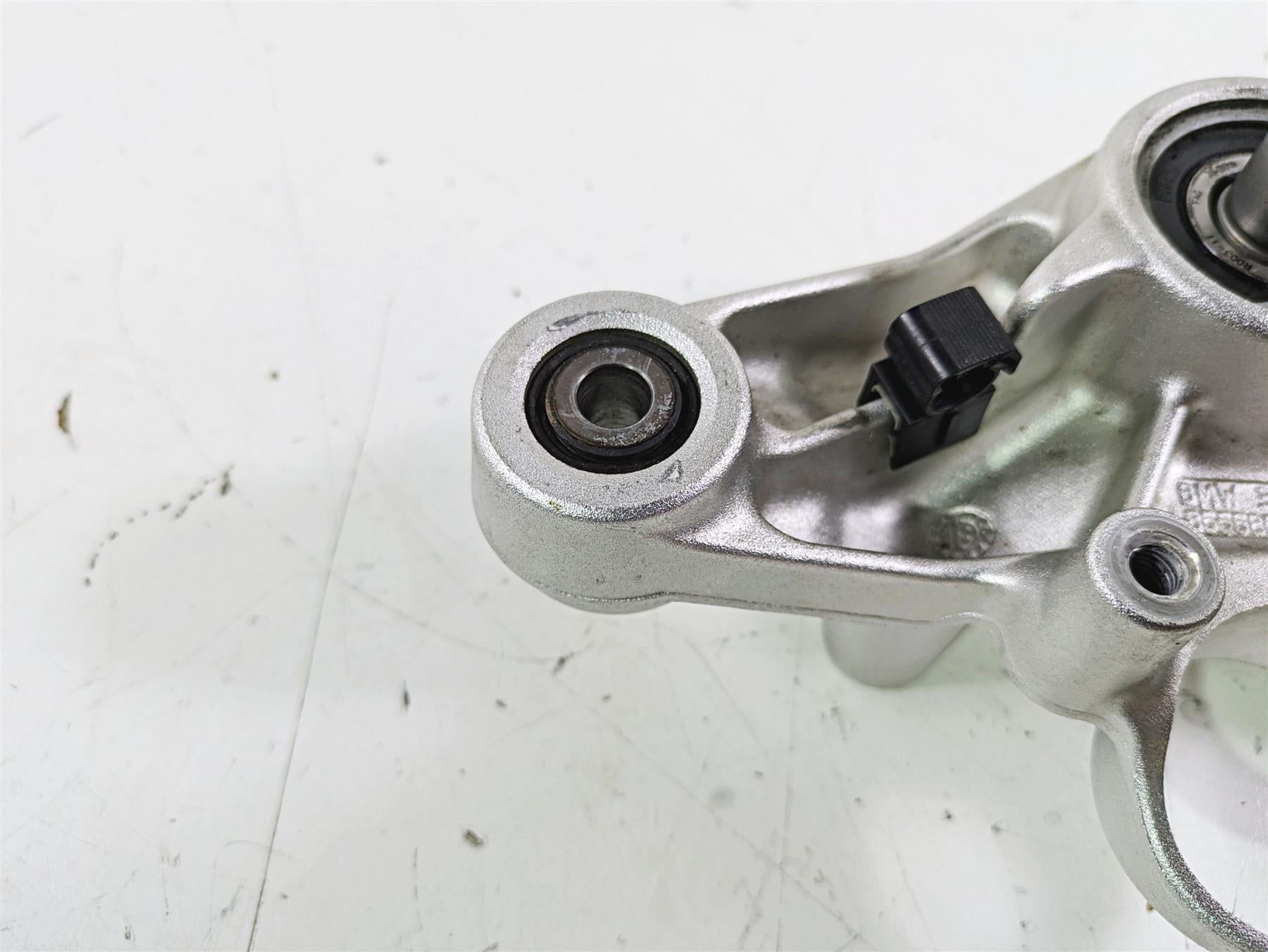 2018 BMW R1200GS GSW K50 Upper Triple Tree Steering Clamp 31428555849 {{ shop.shopifyCountryName }} - Mototech271