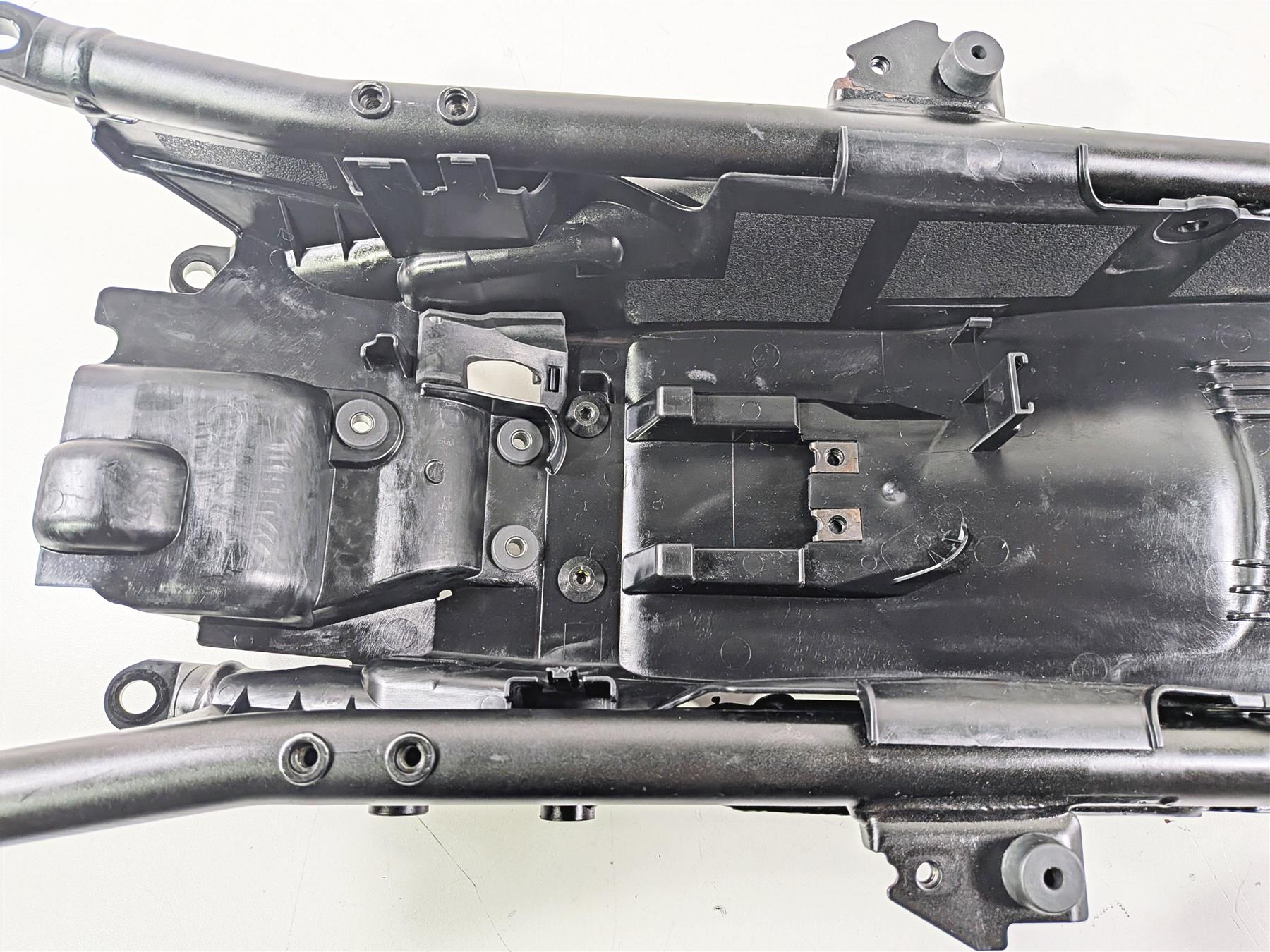 2023 Yamaha MT10 MTN1000 Subframe Sub Frame & Inner Fender B5Y-21190-00-00 {{ shop.shopifyCountryName }} - Mototech271