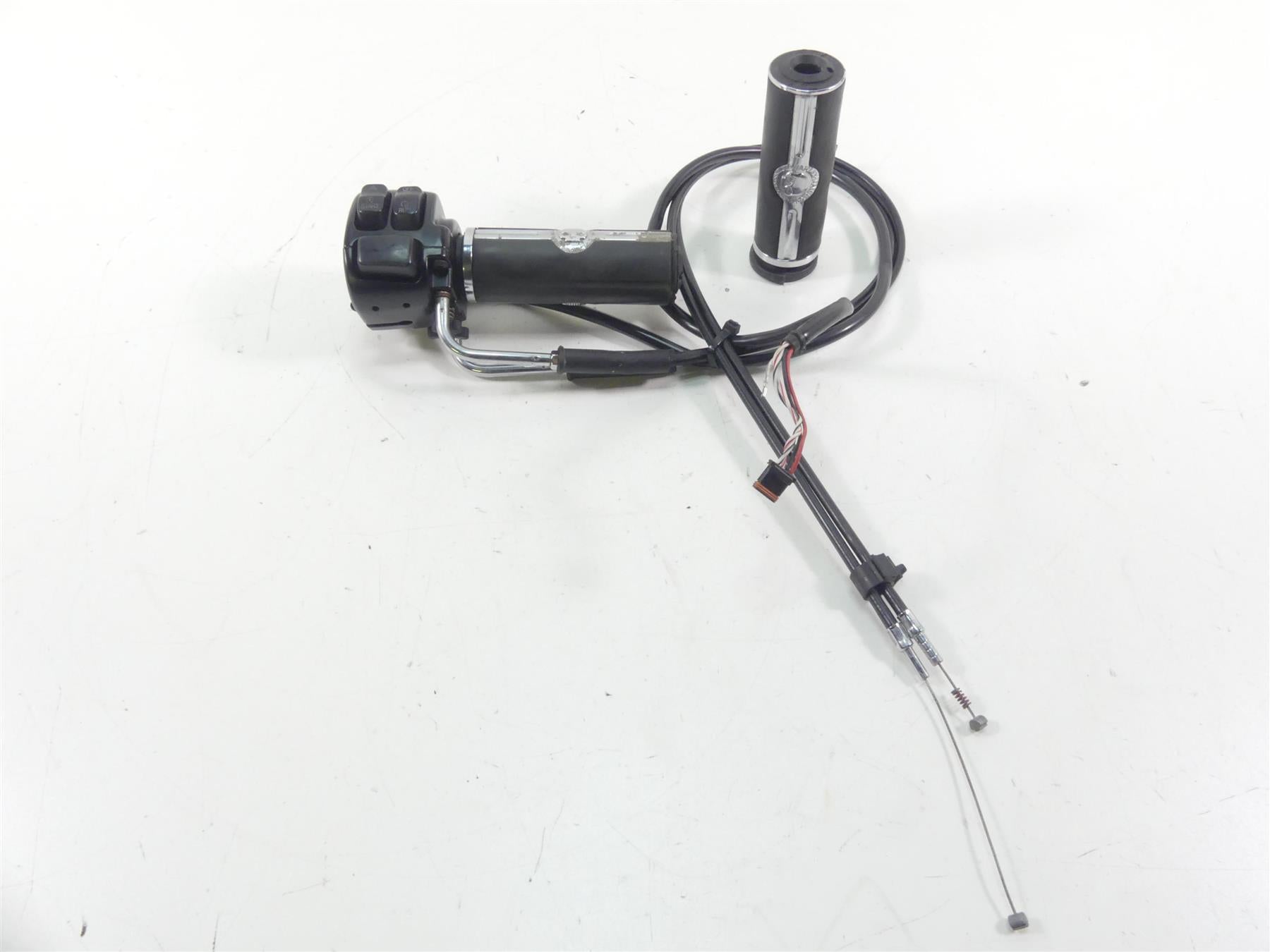 2015 Harley FLD Dyna Switchback Right Hand Throttle Control Switch 72948-12 {{ shop.shopifyCountryName }} - Mototech271