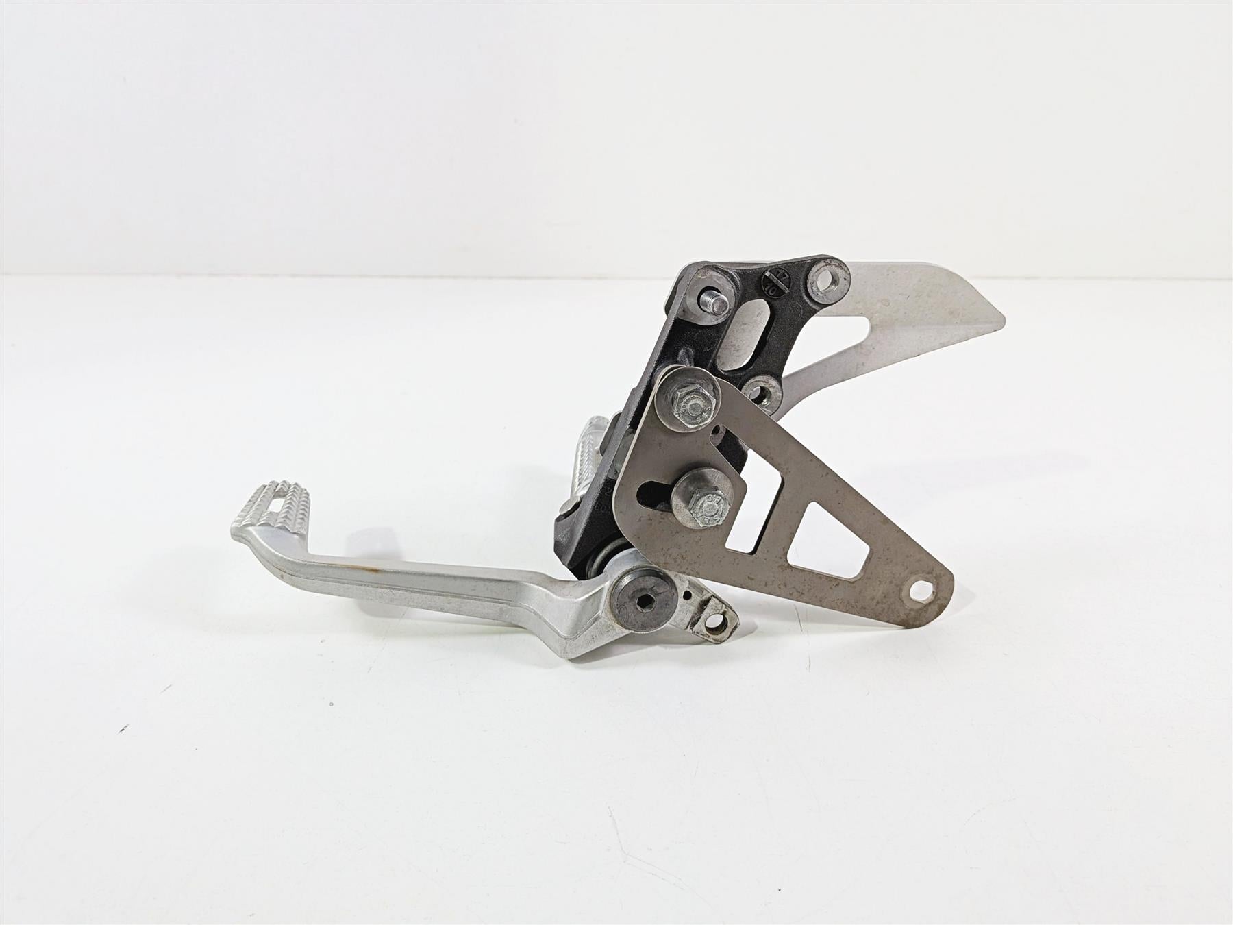 2019 Triumph Speed Triple RS 1050 Front Right Foot Peg & Brake Pedal T2081844 {{ shop.shopifyCountryName }} - Mototech271