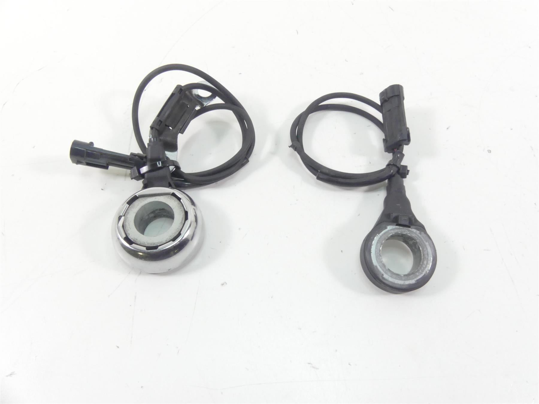 2009 Harley FLHTCU SE4 CVO E-Glide Abs Brake Wheel Speed Sensor Set 40614-08 | Mototech271