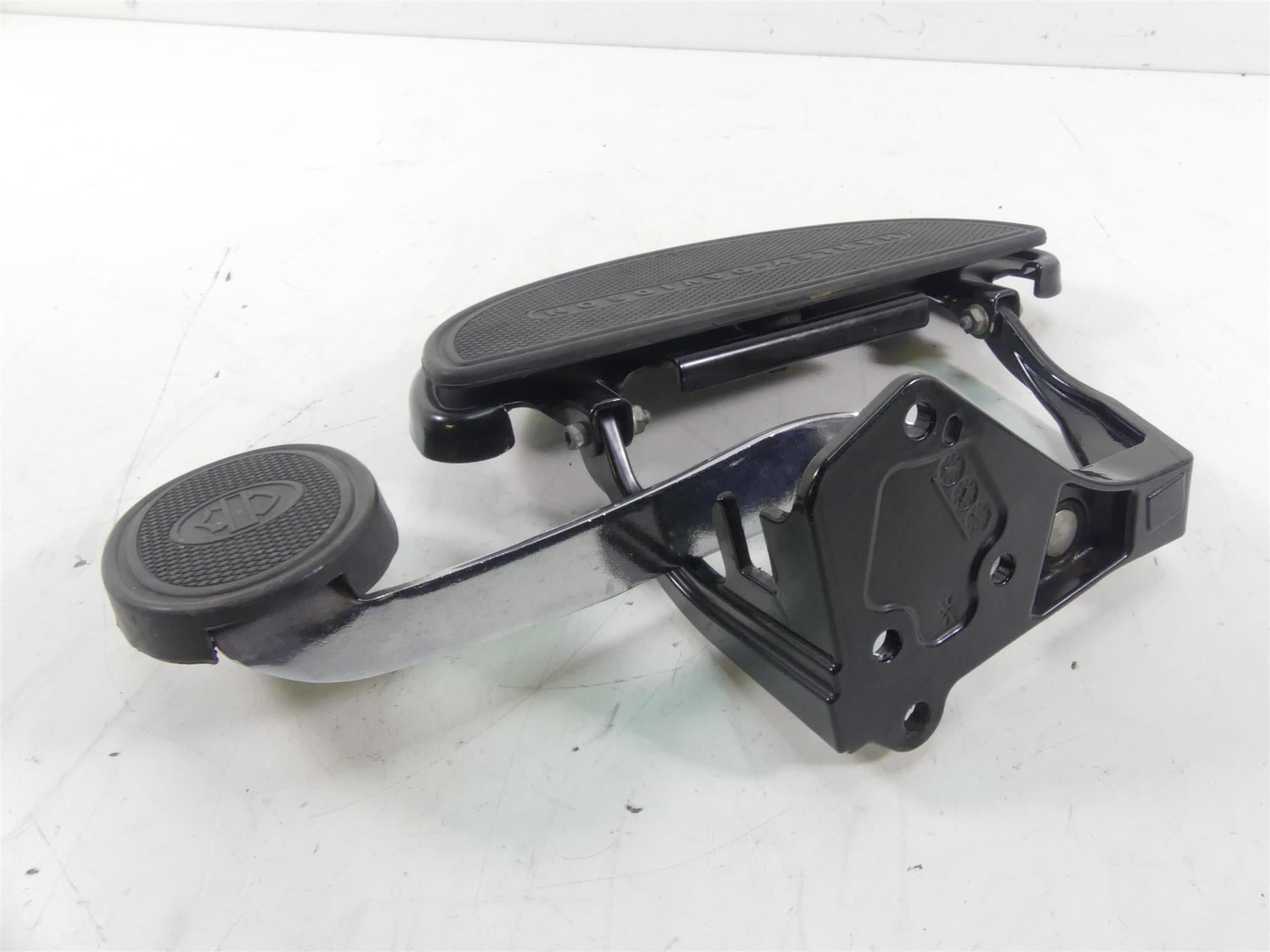 2016 Harley FLS Softail Slim Right Front Floorboard & Brake Pedal 42431-11 BP {{ shop.shopifyCountryName }} - Mototech271