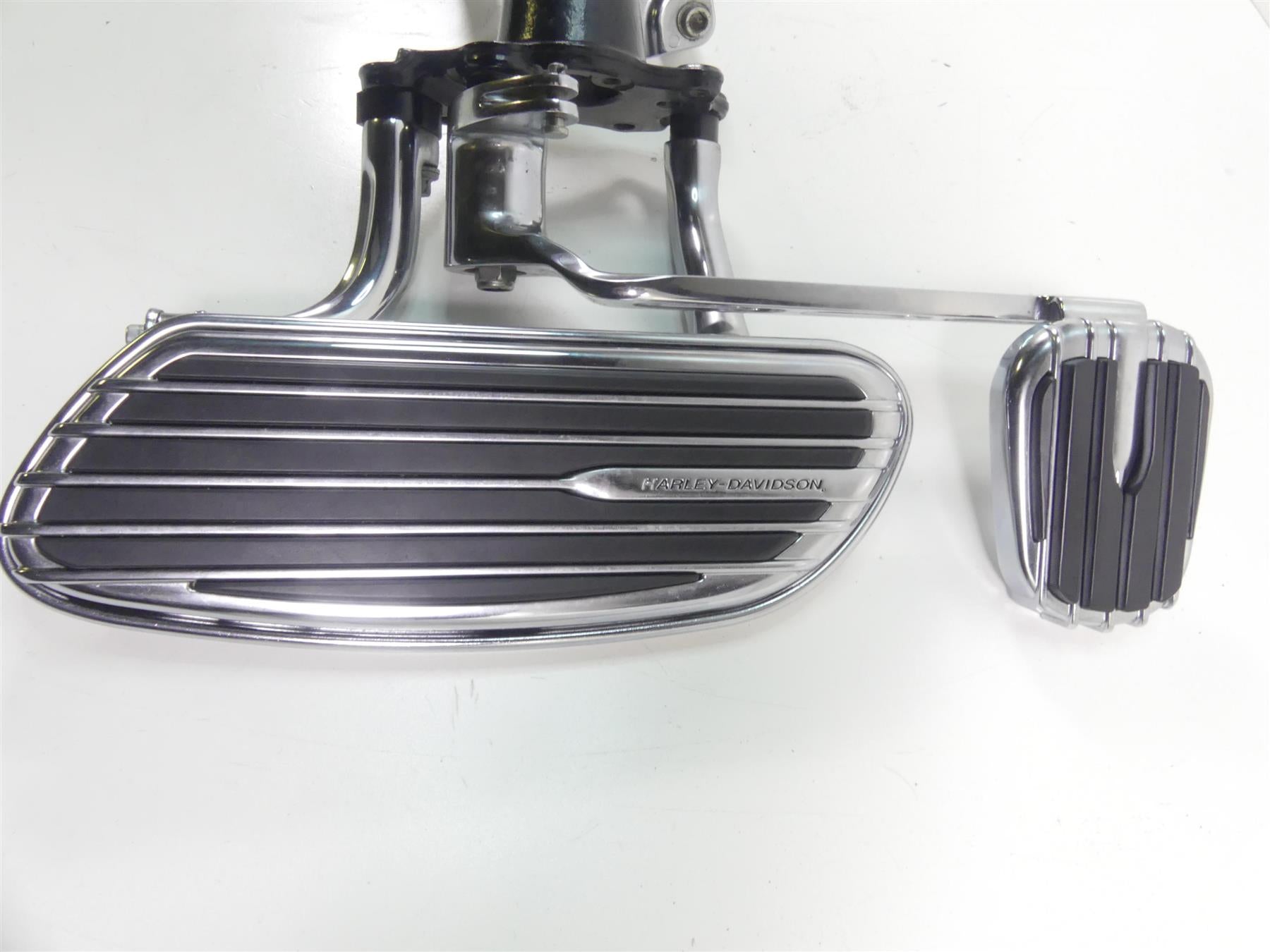 2009 Harley FLHTCU SE4 CVO E-Glide Floorboard Shifter Brake Pedal Set 51498-09A {{ shop.shopifyCountryName }} - Mototech271