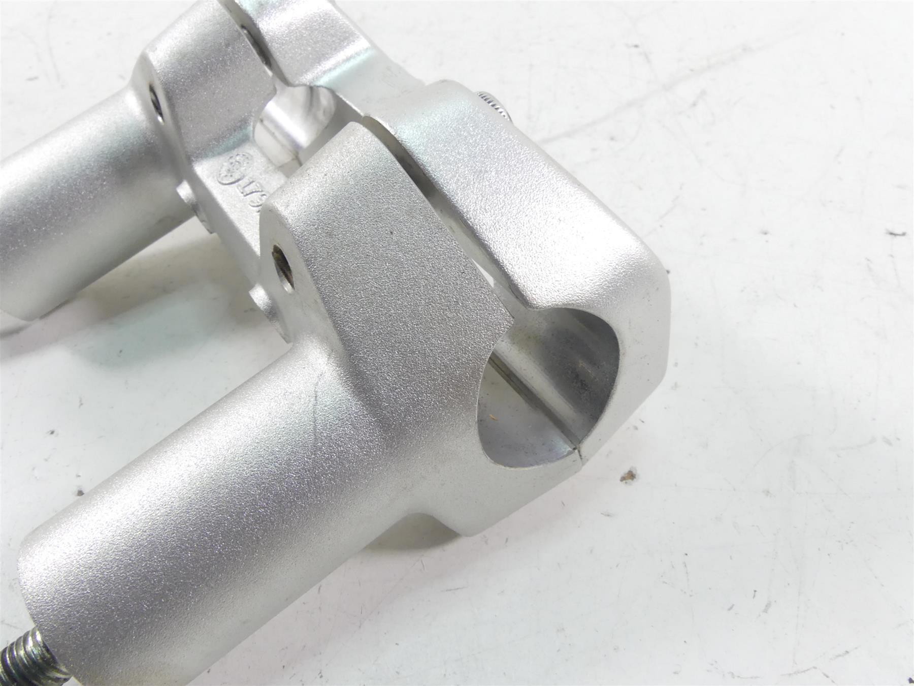 2020 Ducati Multistrada 1260 Enduro Handlebar Holder Riser Clamp 36011792AA {{ shop.shopifyCountryName }} - Mototech271