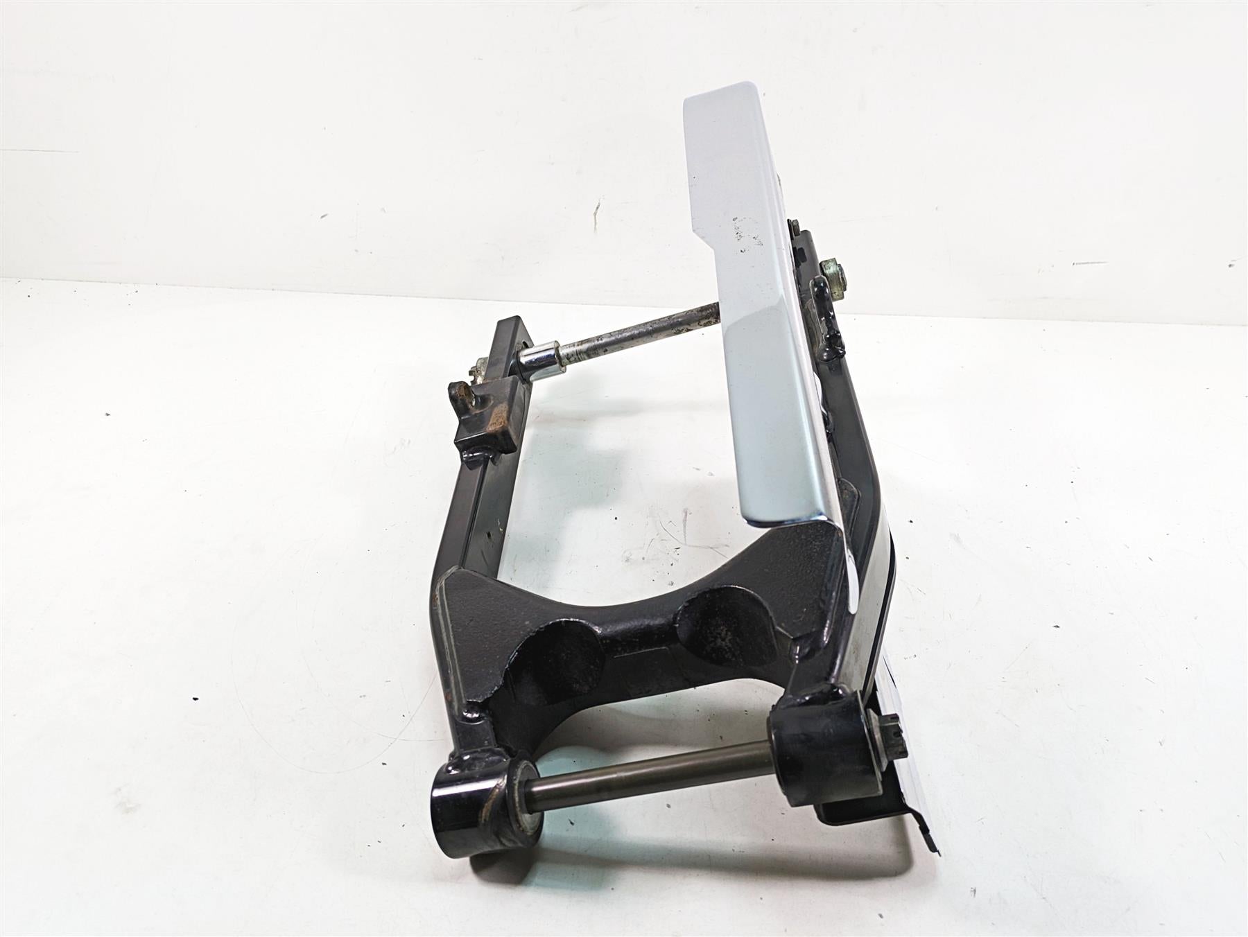 1999 Harley Dyna FXDL Low Rider Rear Swingarm & 3/4" Axle 47820-90A {{ shop.shopifyCountryName }} - Mototech271
