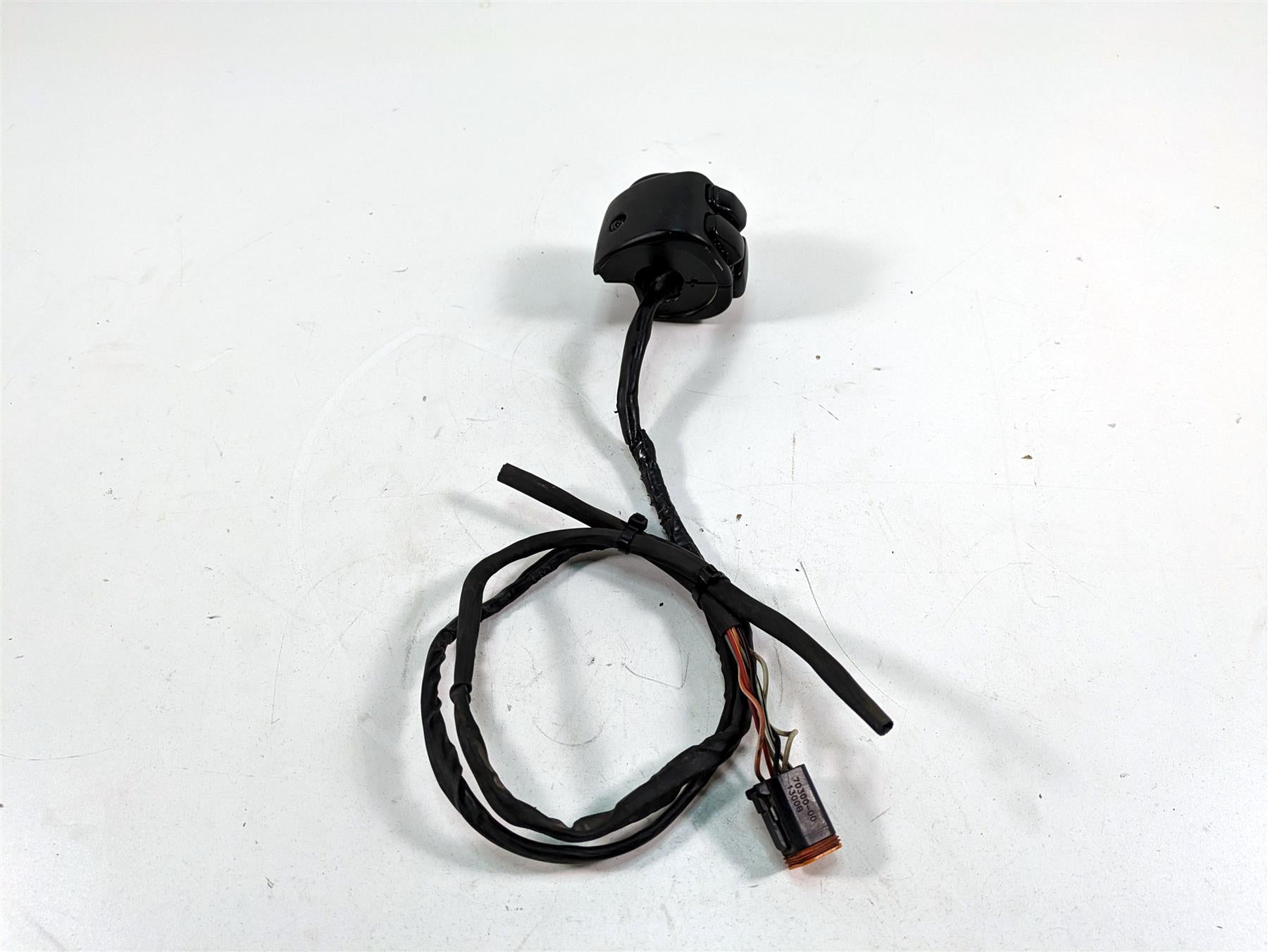 2000 Harley Dyna FXDL Low Rider Right Hand Control Switch 71684-06A 71621-08 {{ shop.shopifyCountryName }} - Mototech271