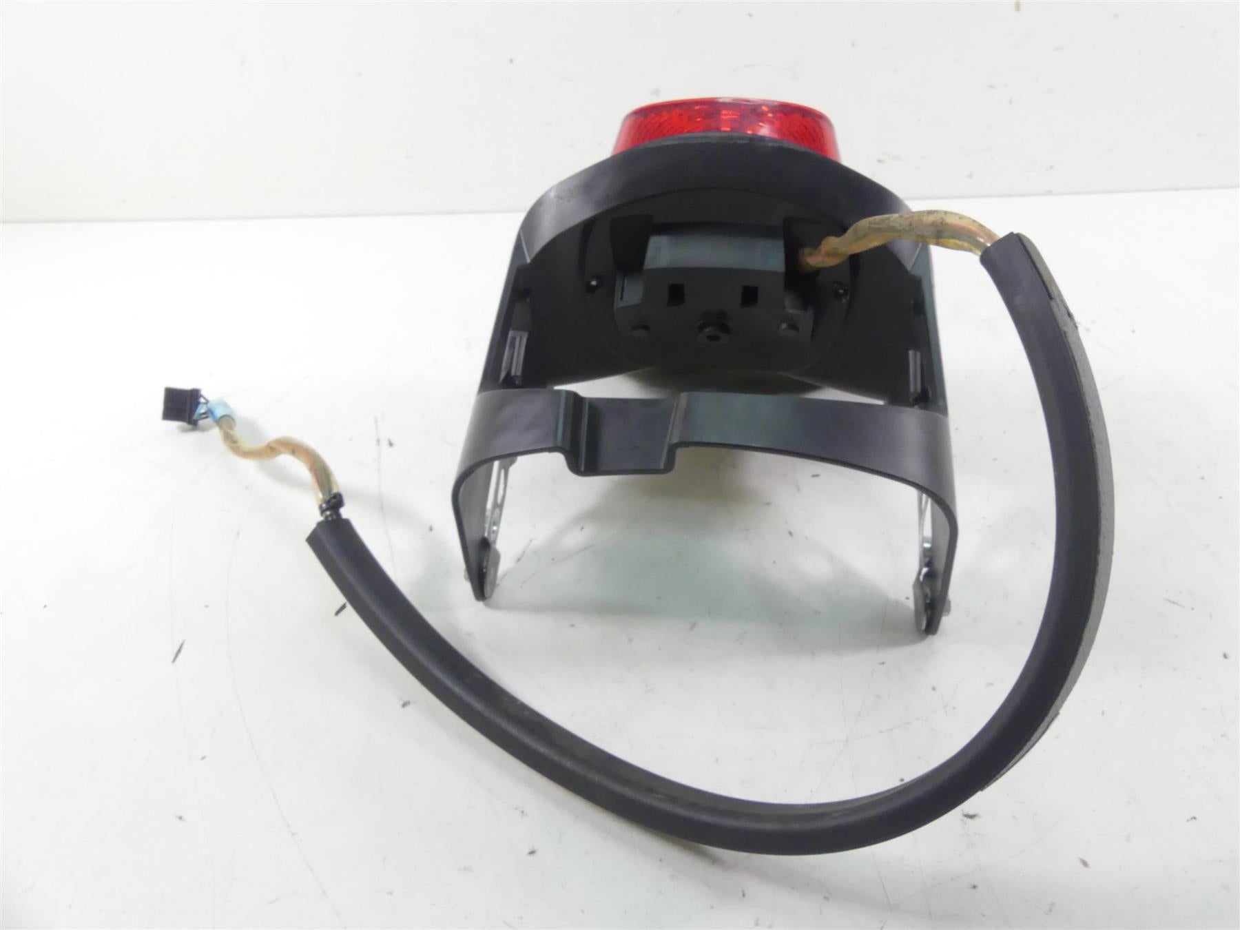 2009 Harley FXDF Dyna Fat Bob Taillight Tail Light & Plate Holder Set 60250-08A {{ shop.shopifyCountryName }} - Mototech271