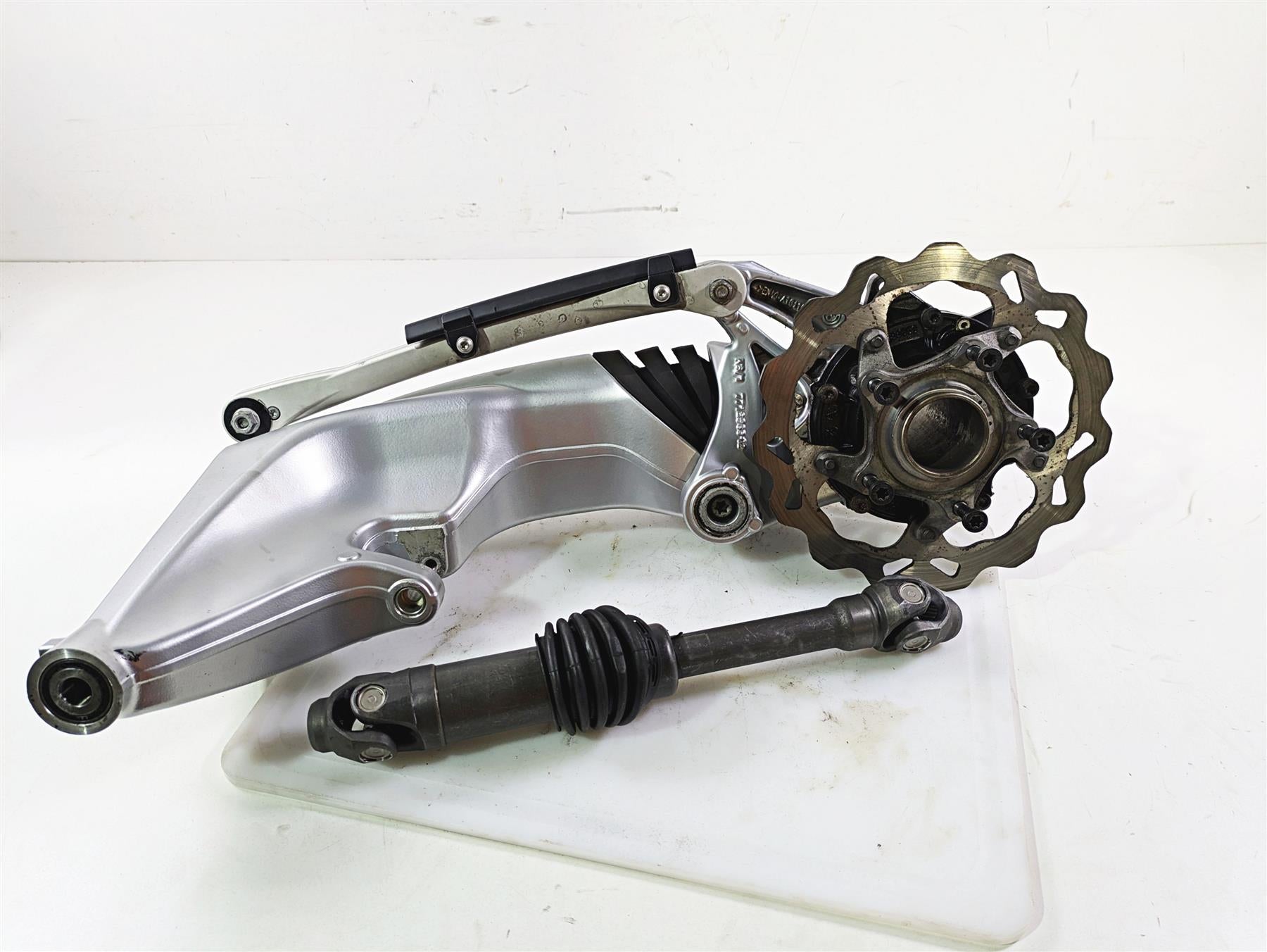 2009 BMW R1200RT K26 Swingarm Differential Drive Shaft 34/13 33117726895 {{ shop.shopifyCountryName }} - Mototech271