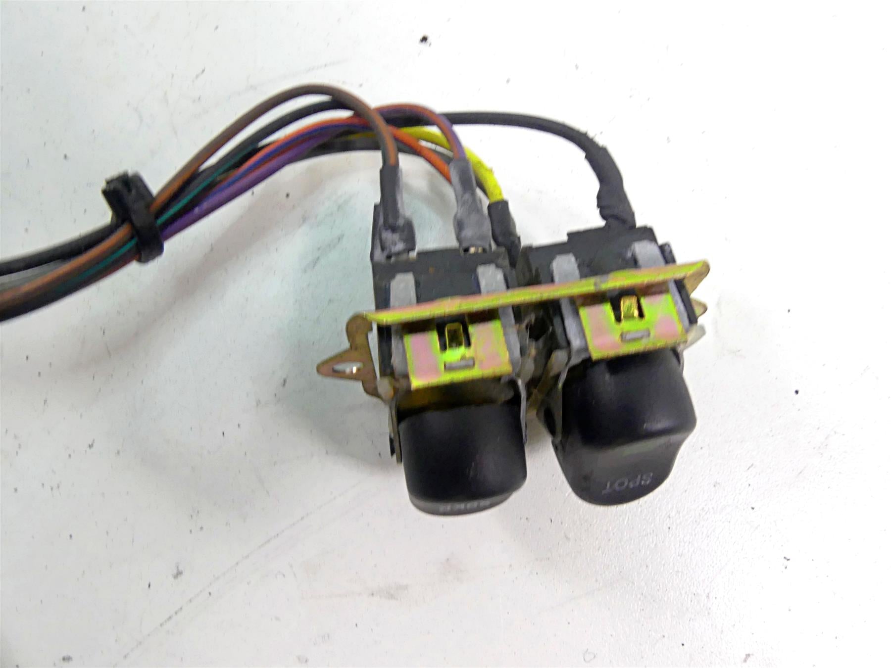 2006 Harley Touring FLHTCU SE E-Glide Auxiliary Spot Spkr Switches Set 70271-98 {{ shop.shopifyCountryName }} - Mototech271