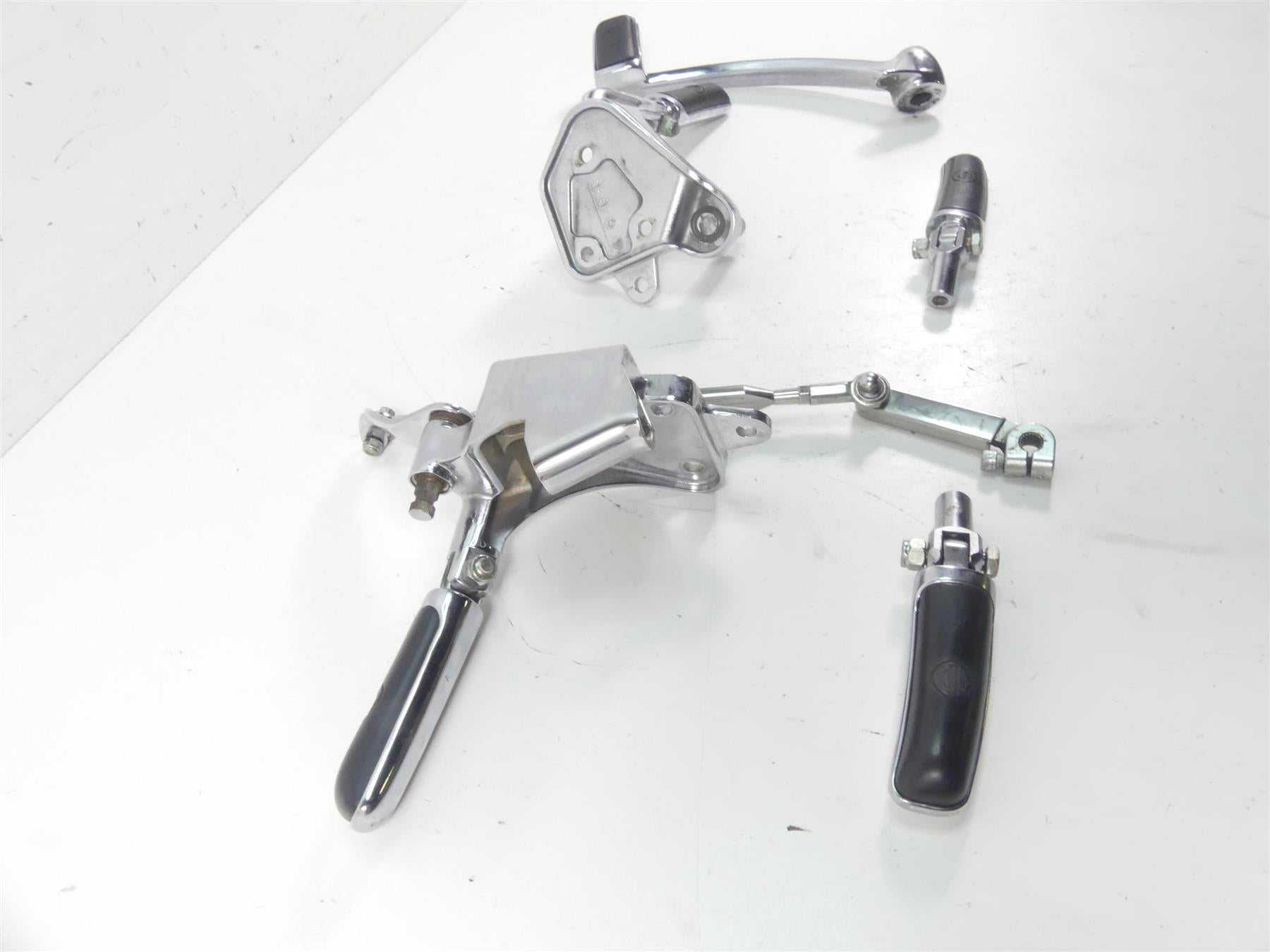 2004 Harley Softail FXSTD SE CVO Deuce Chrome Footpeg Shifter Brake Ped 33921-00 {{ shop.shopifyCountryName }} - Mototech271
